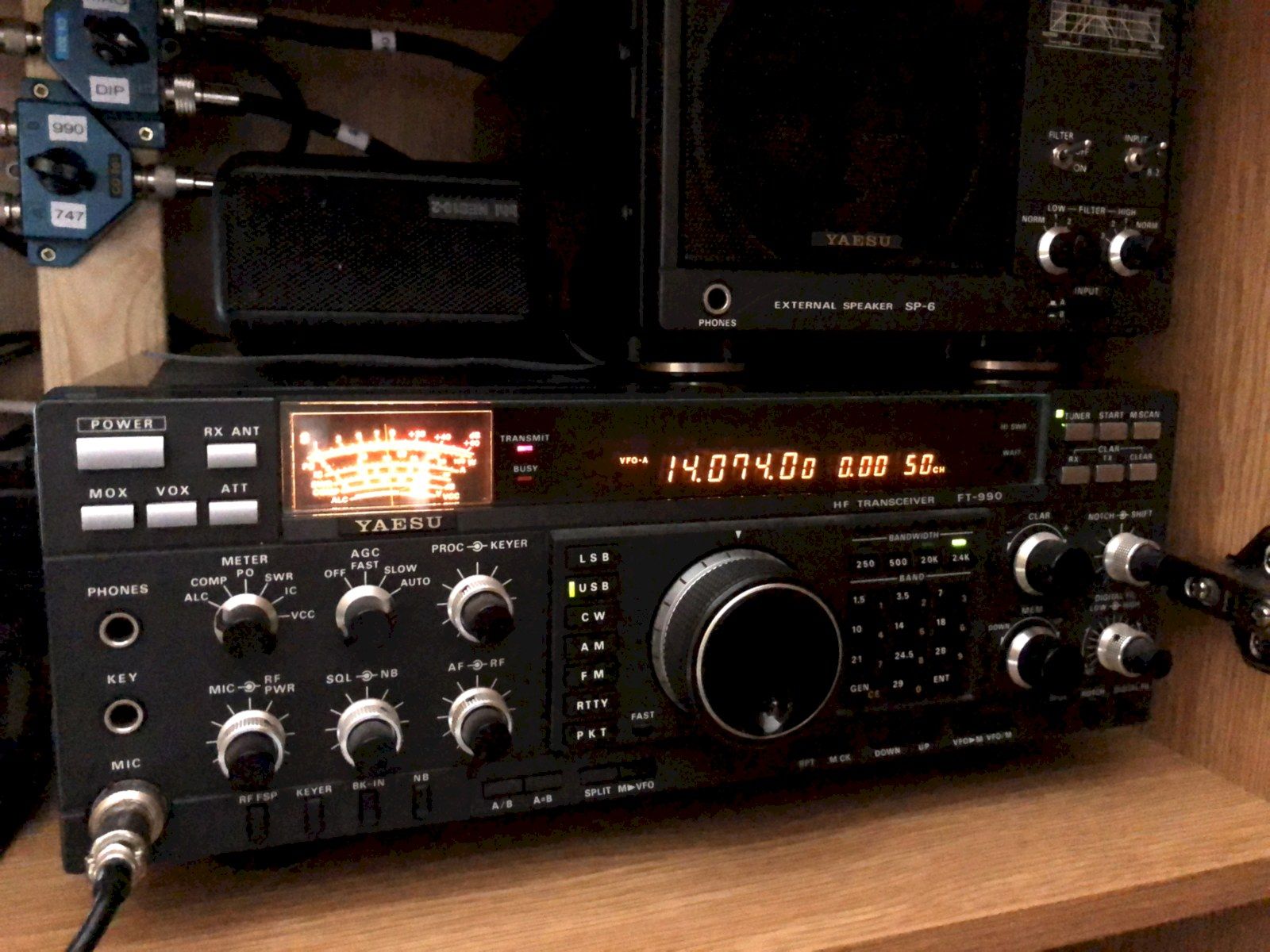 1600x1200 HF transceiver