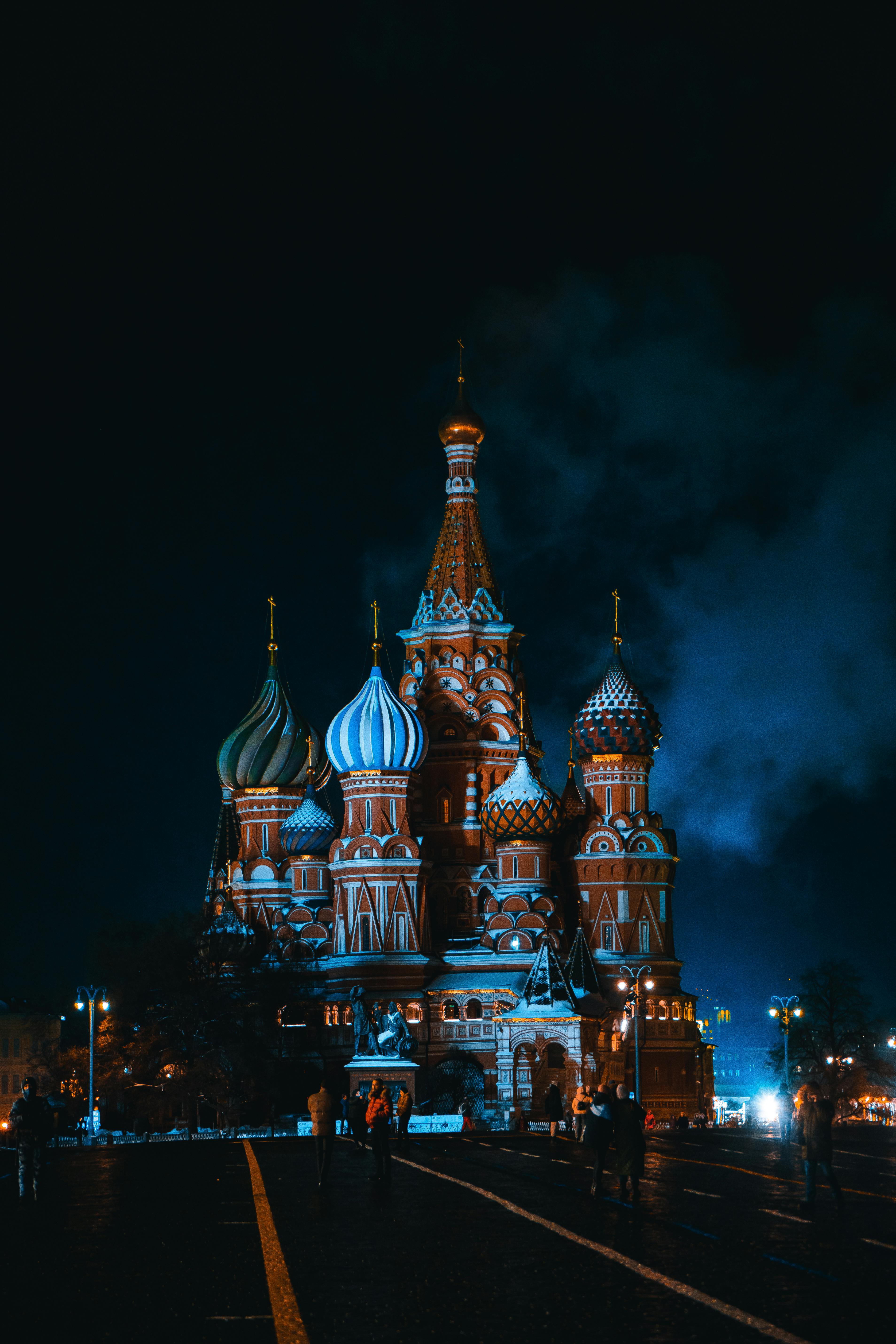 3815x5722 St. Basil's Cathedral in Moscow at Night · Free
