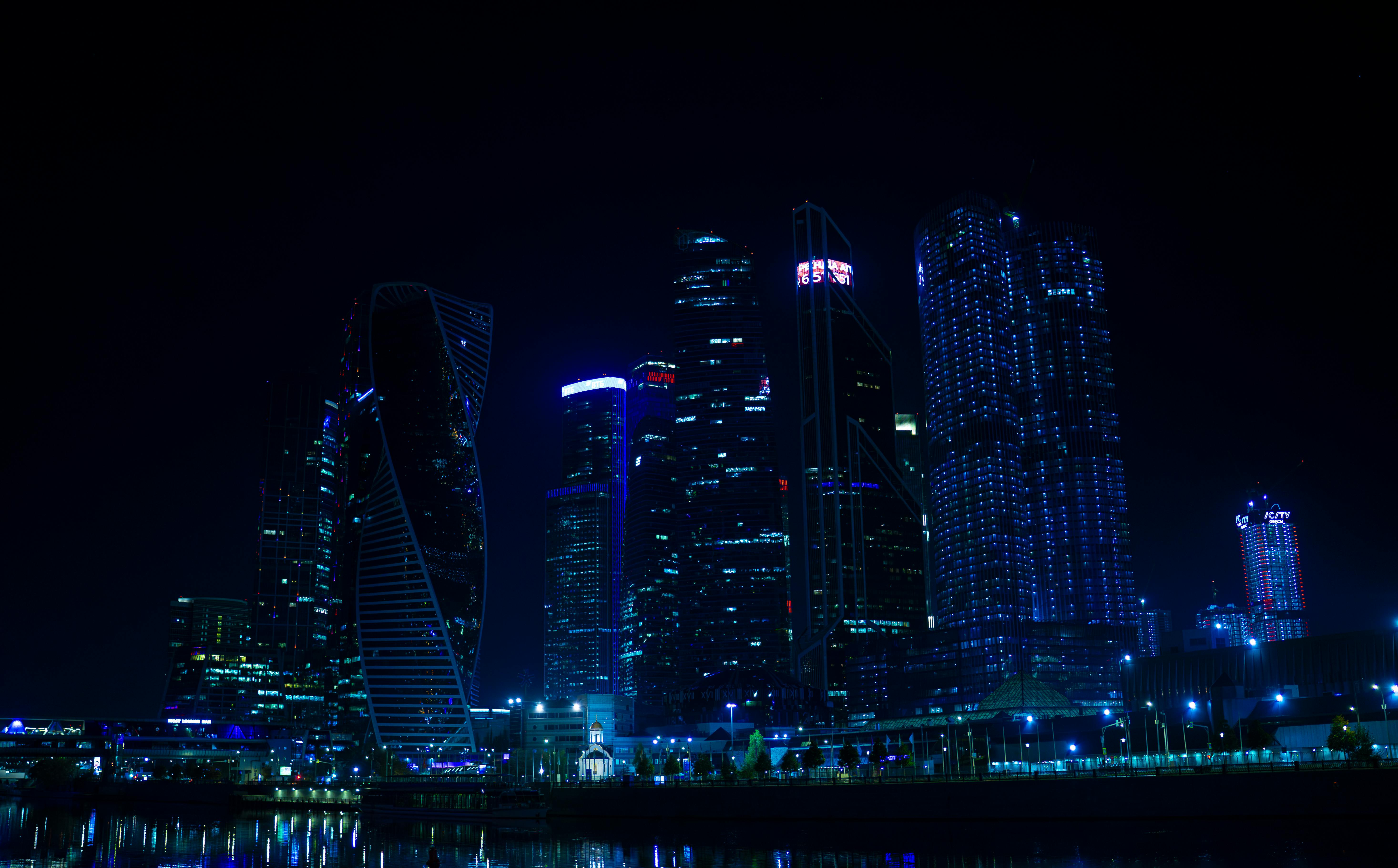 5866x3646 Illuminated Skyline of Modern Skyscrapers in Moscow, Russia · Free