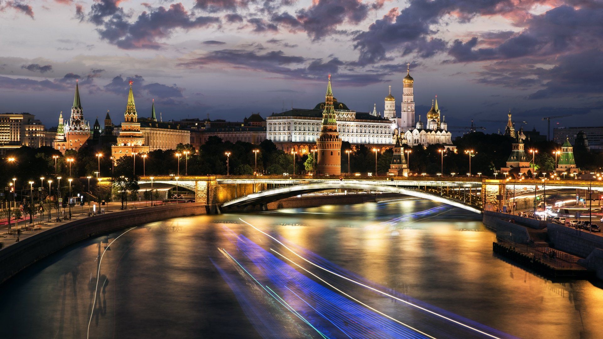 1920x1080 Moscow Nights: Stunning 4K Ultra HD View Of Russia's Iconic Man Made Skylinex2160