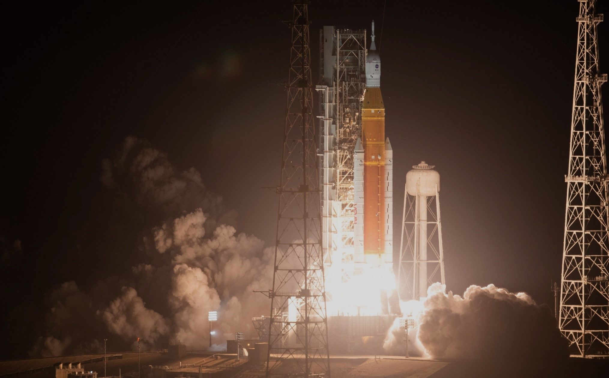 2029x1261 NASA launches SLS mega rocket on Artemis 1 moon mission