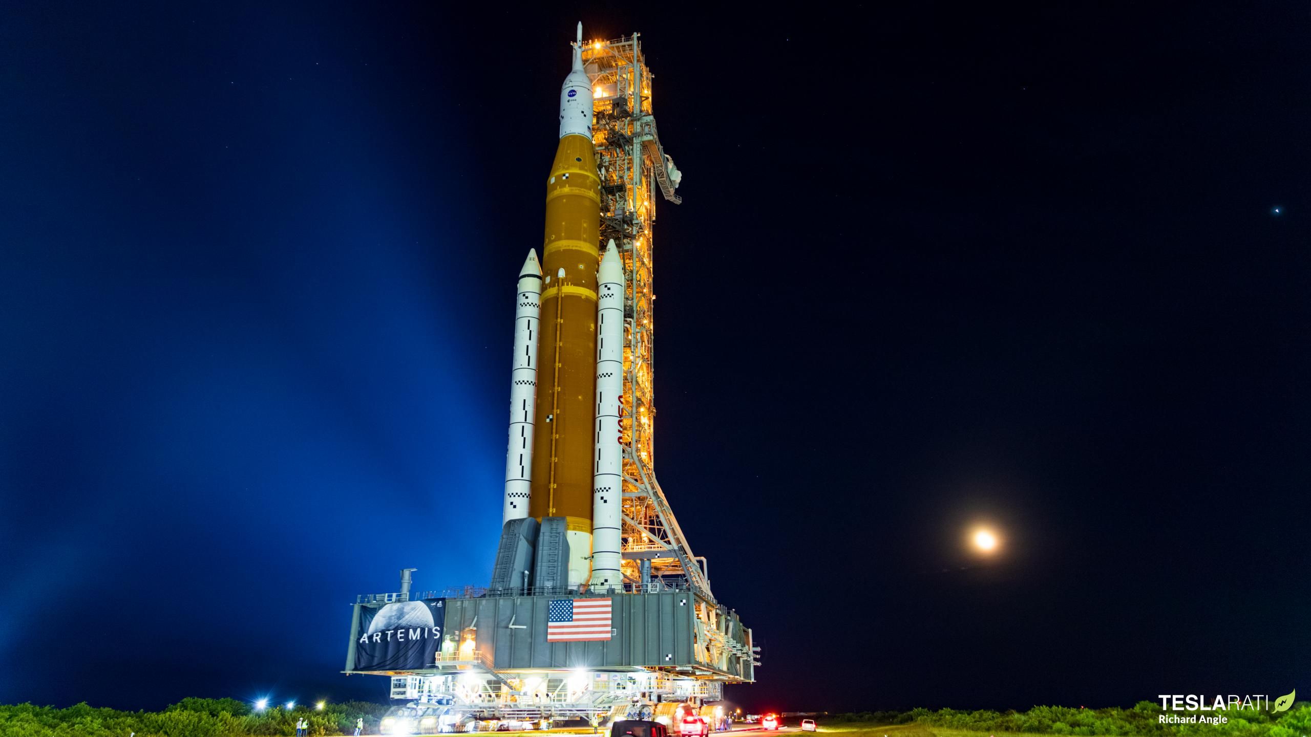 2560x1440 NASA says SLS Moon rocket is 'go' for launch debut