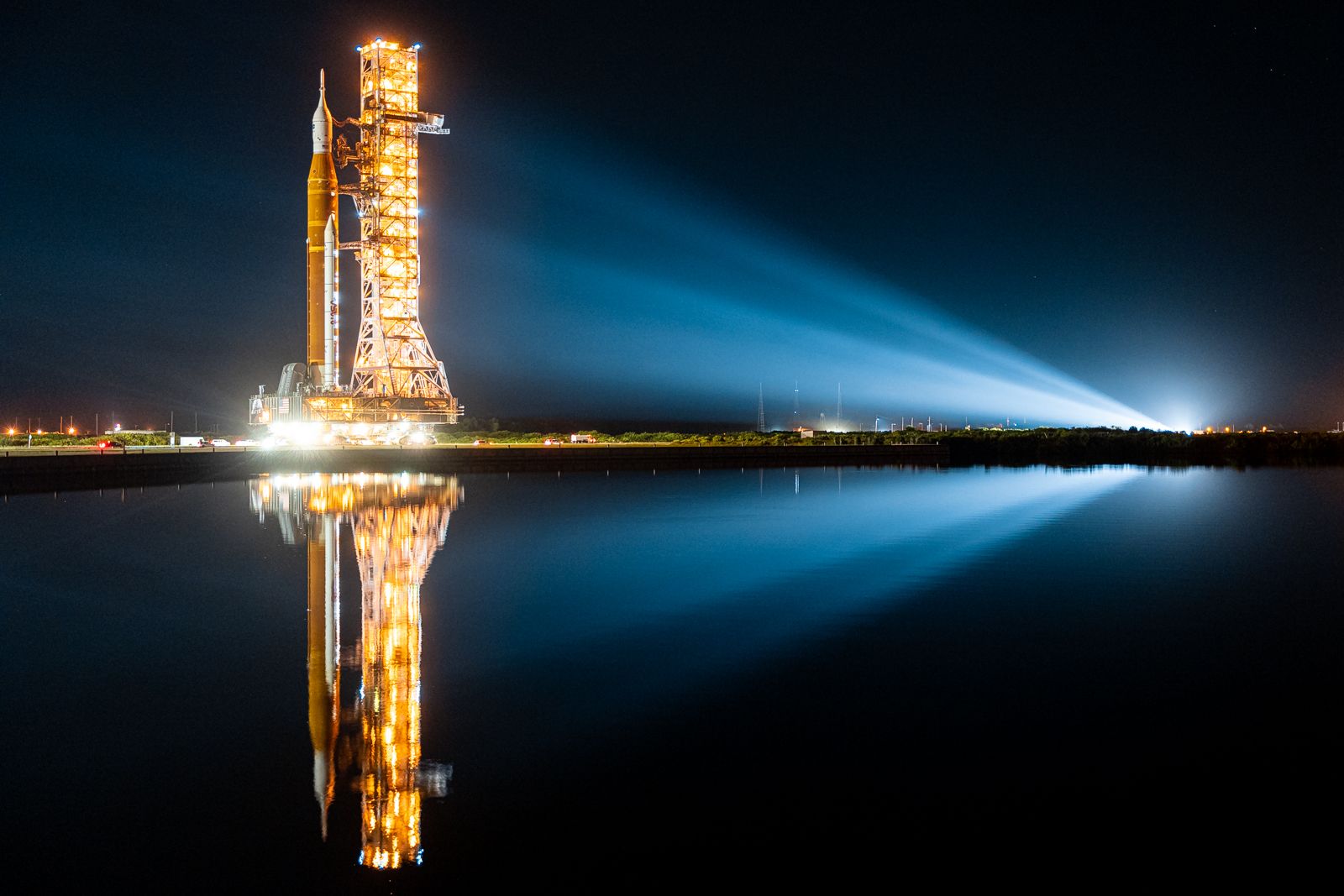1600x1067 NASA scrubs first SLS launch attempt due to engine issue [Updated]
