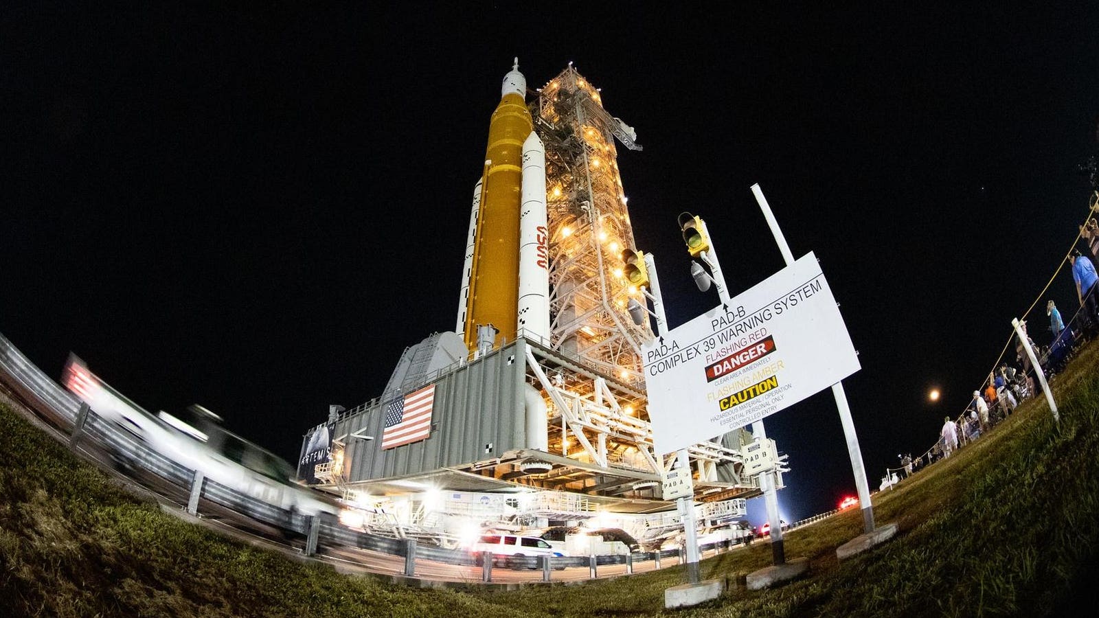 1600x900 In Photo: The Most Jaw Dropping Rocket Launch Since 1973 Is Now Just 12 Days Away As NASA Reveals New 'Mega Moon Rocket'