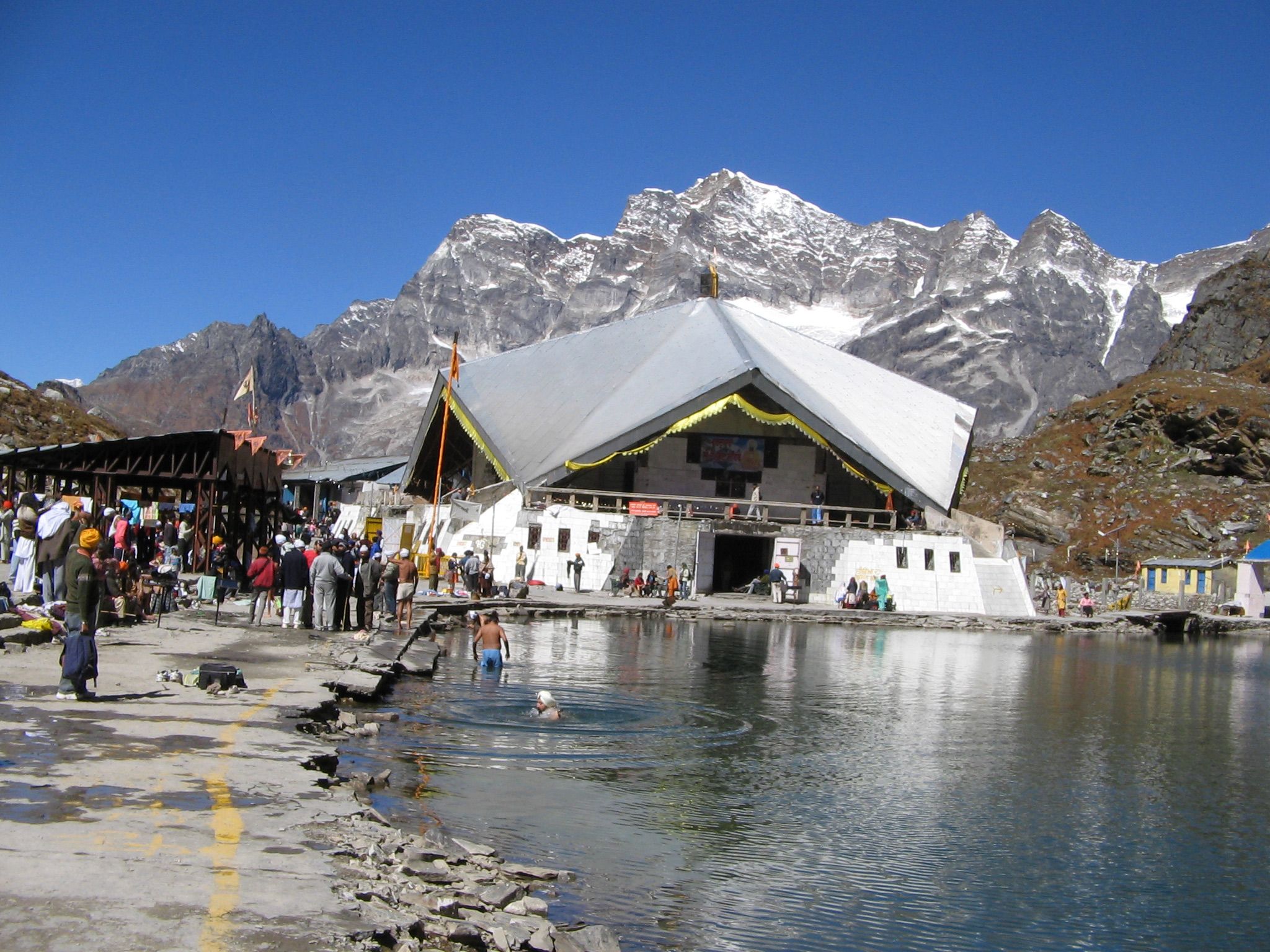 2048x1536 Hemkund Saheb (Height:329m)