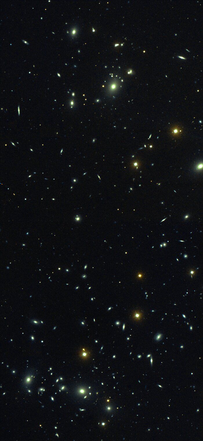 700x1520 Image Archive: Galaxy Clusters