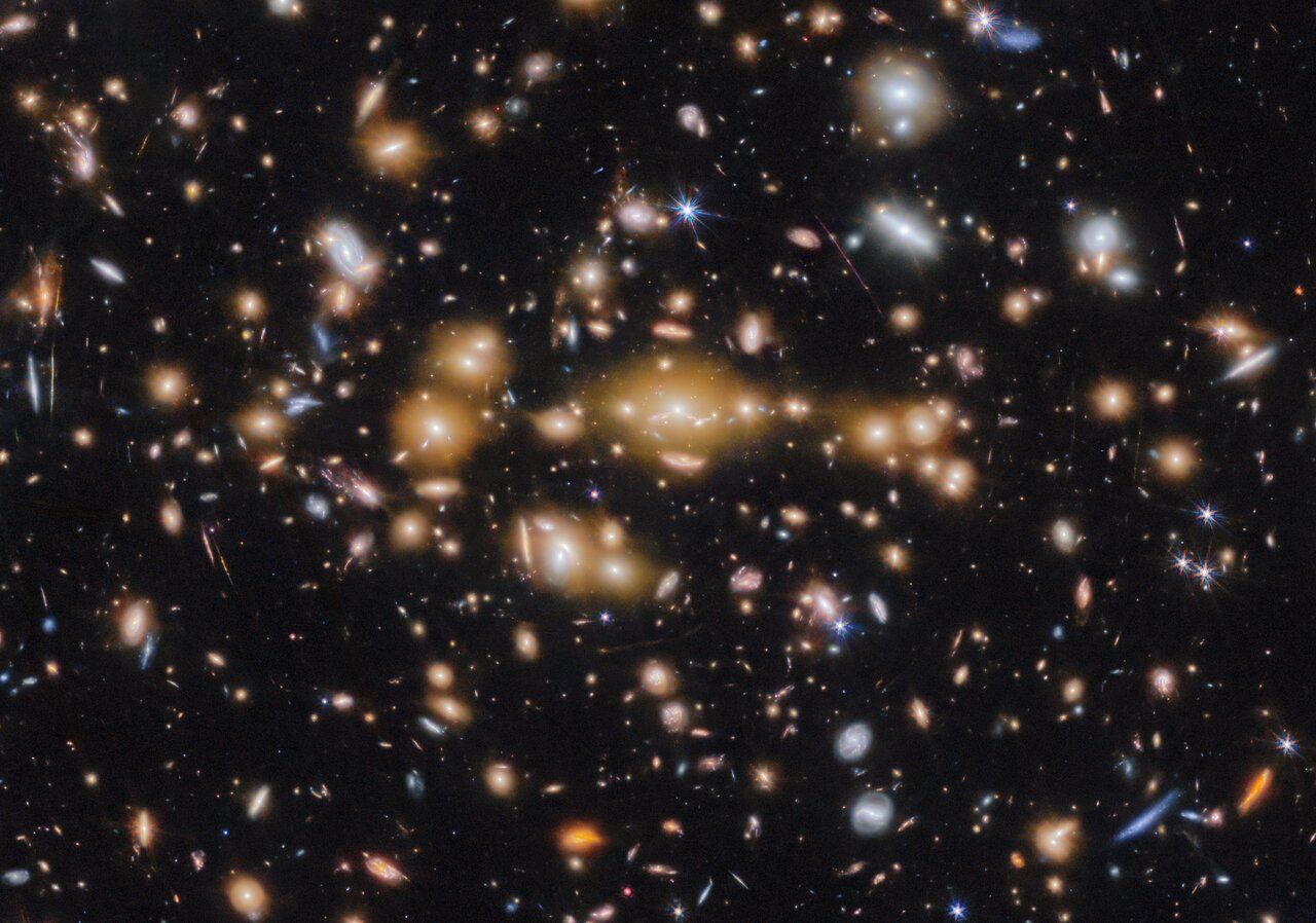 1280x898 Galaxy Cluster SPT CL J0615−5746 (cropped)