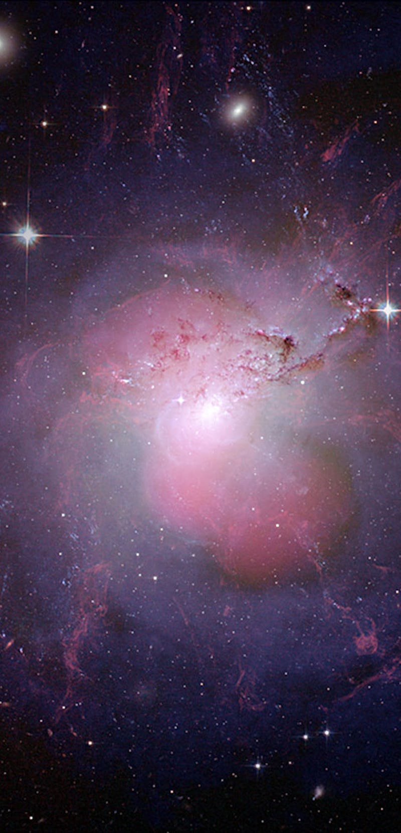 800x1660 New image reveal weird galaxies