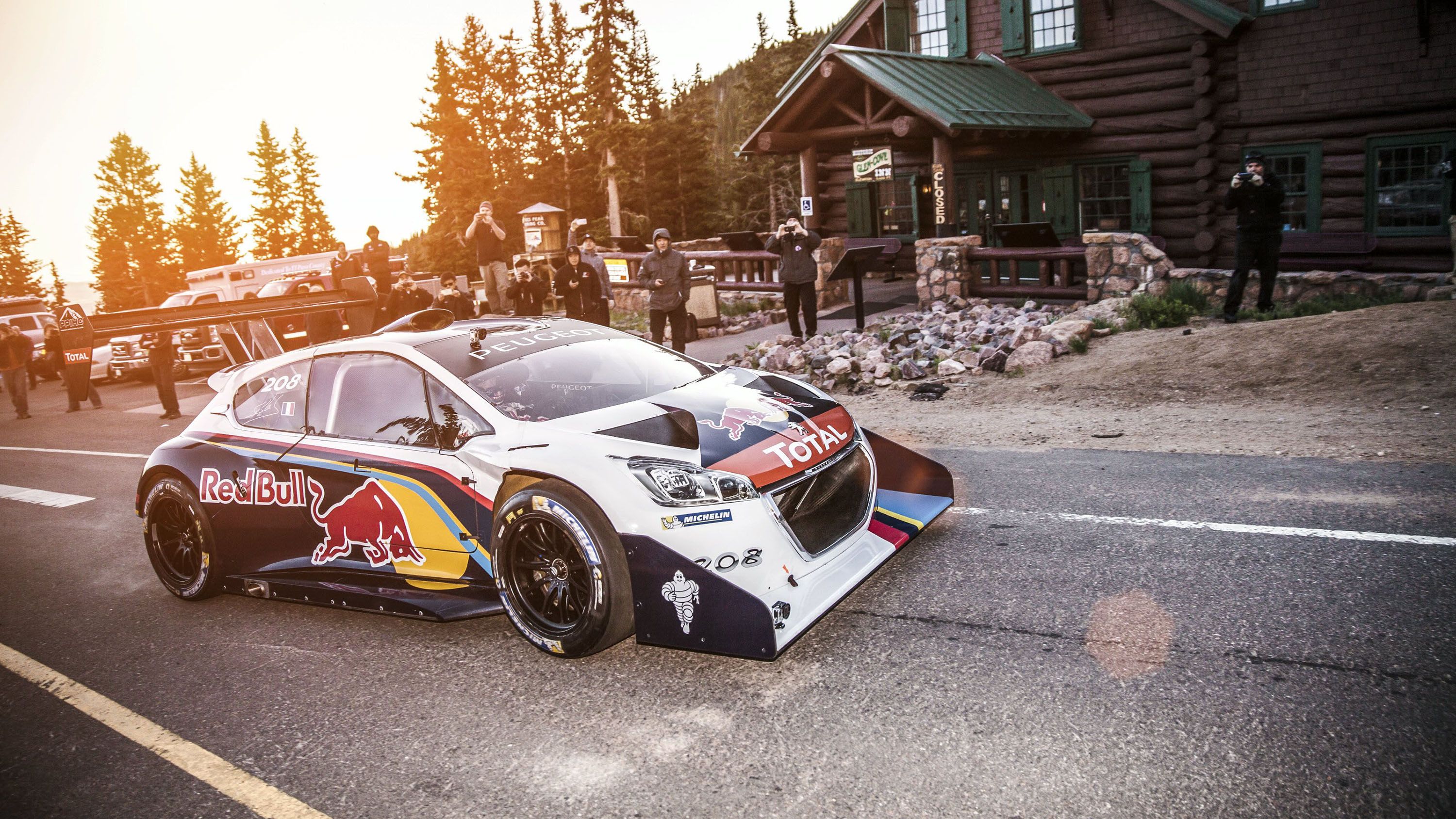3000x1688 Classic motorsport moments: Loeb annihilating Pikes Peak