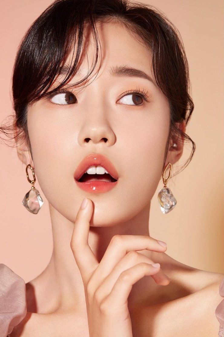 740x1112 Roh Yoon Seo Wallpaper