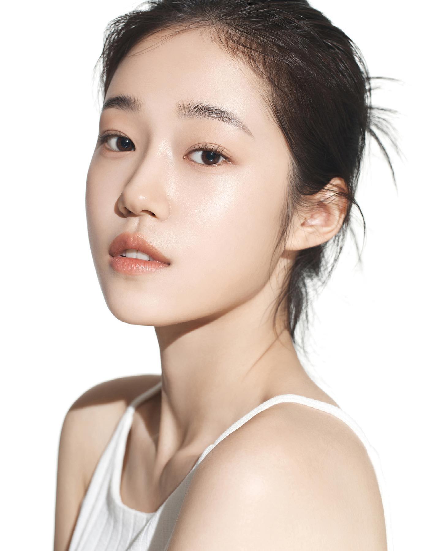 1440x1800 Roh Yoon Seo Wallpaper