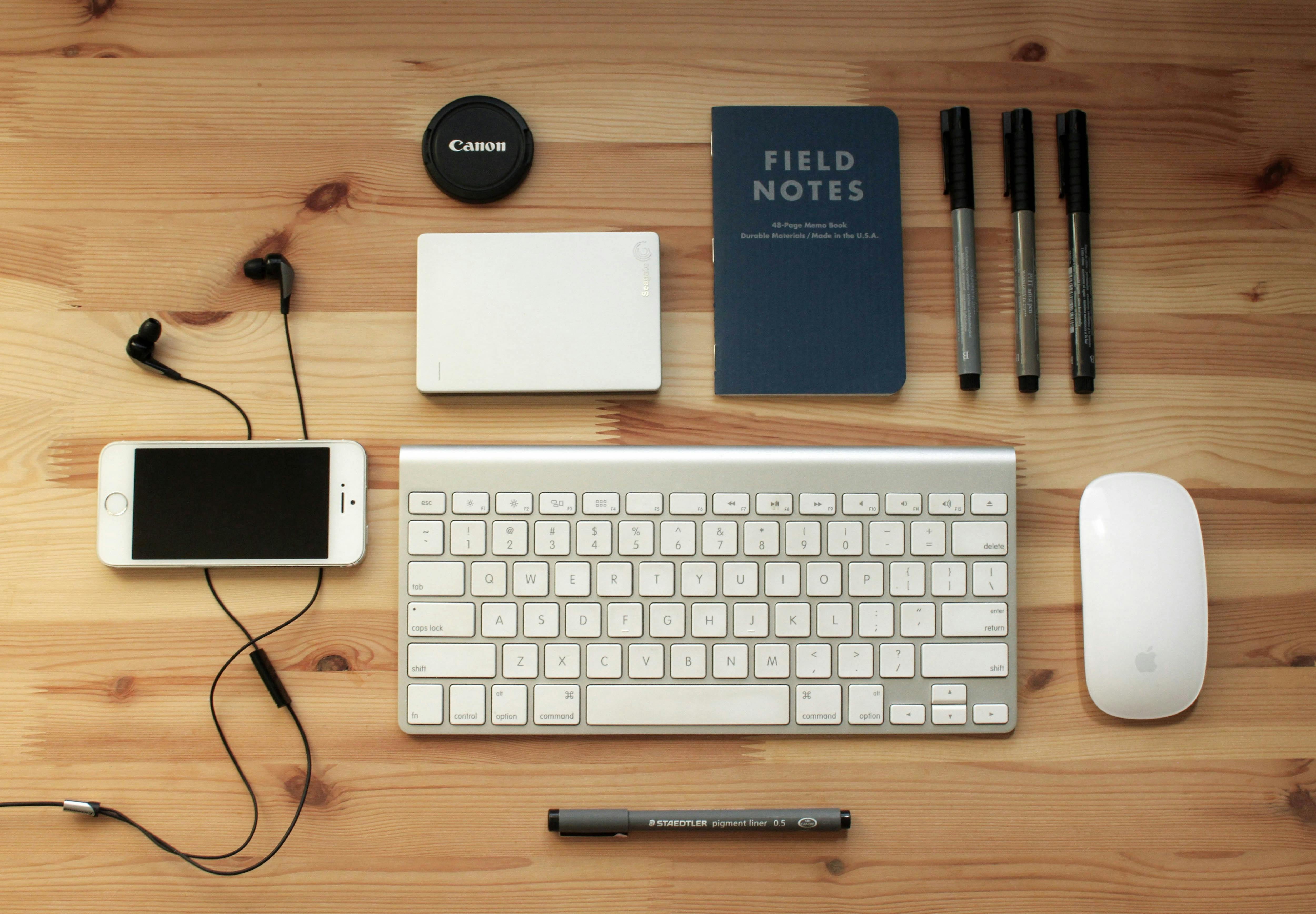 5000x3474 Apple Magic Mouse and Keyboard · Free