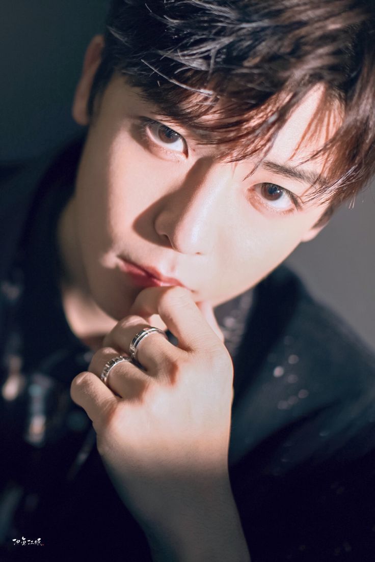 736x1104 Hou Ming Hao