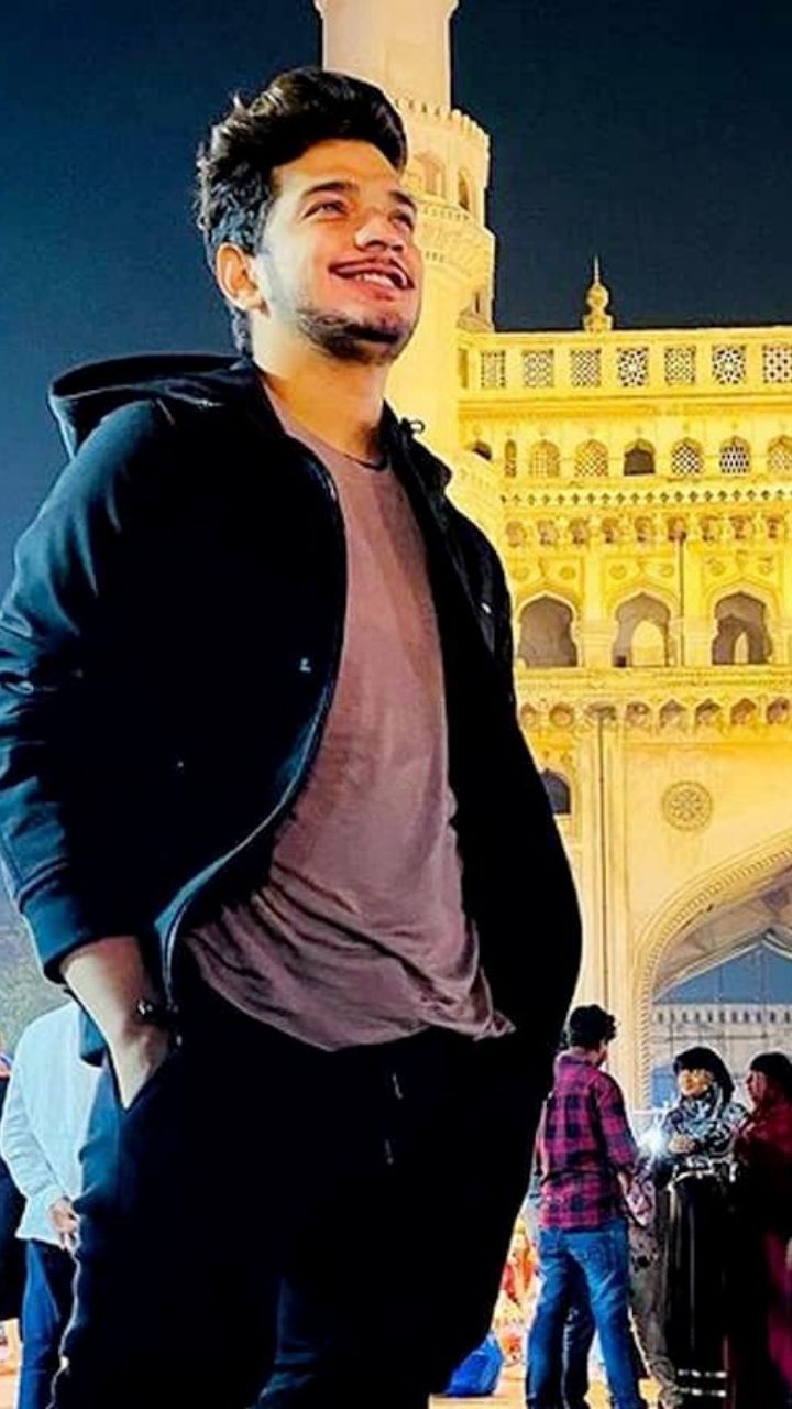 720x1280 Munawar Faruqui Wallpaper