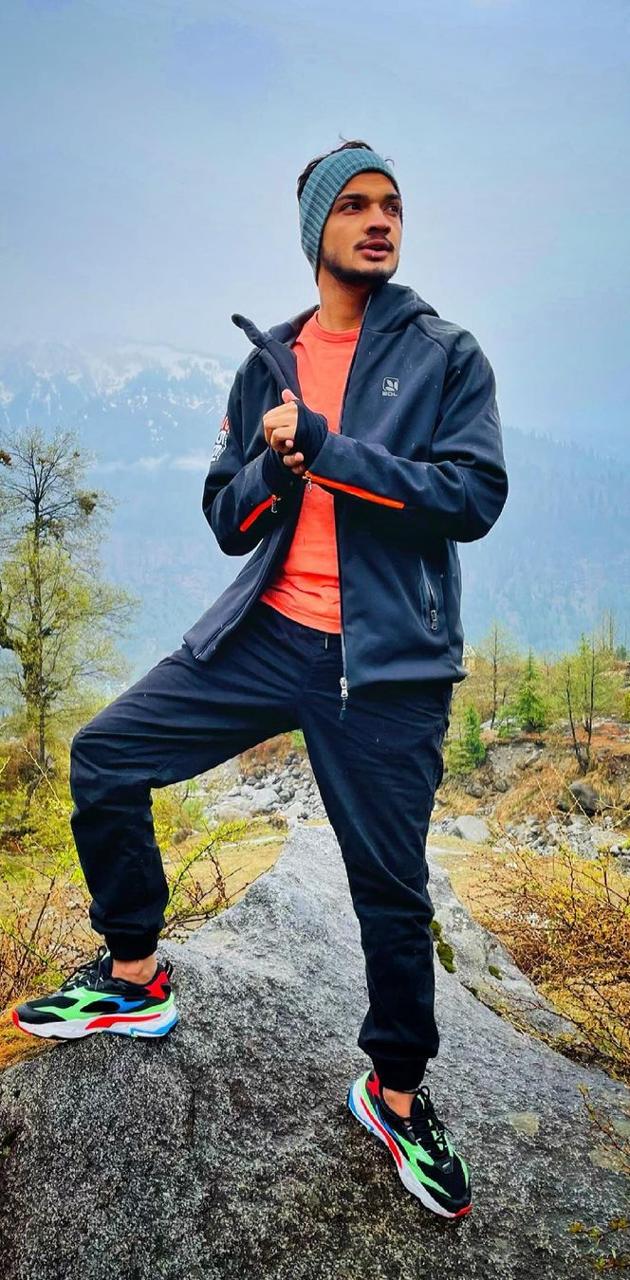 630x1280 Munawar Faruqui Wallpaper