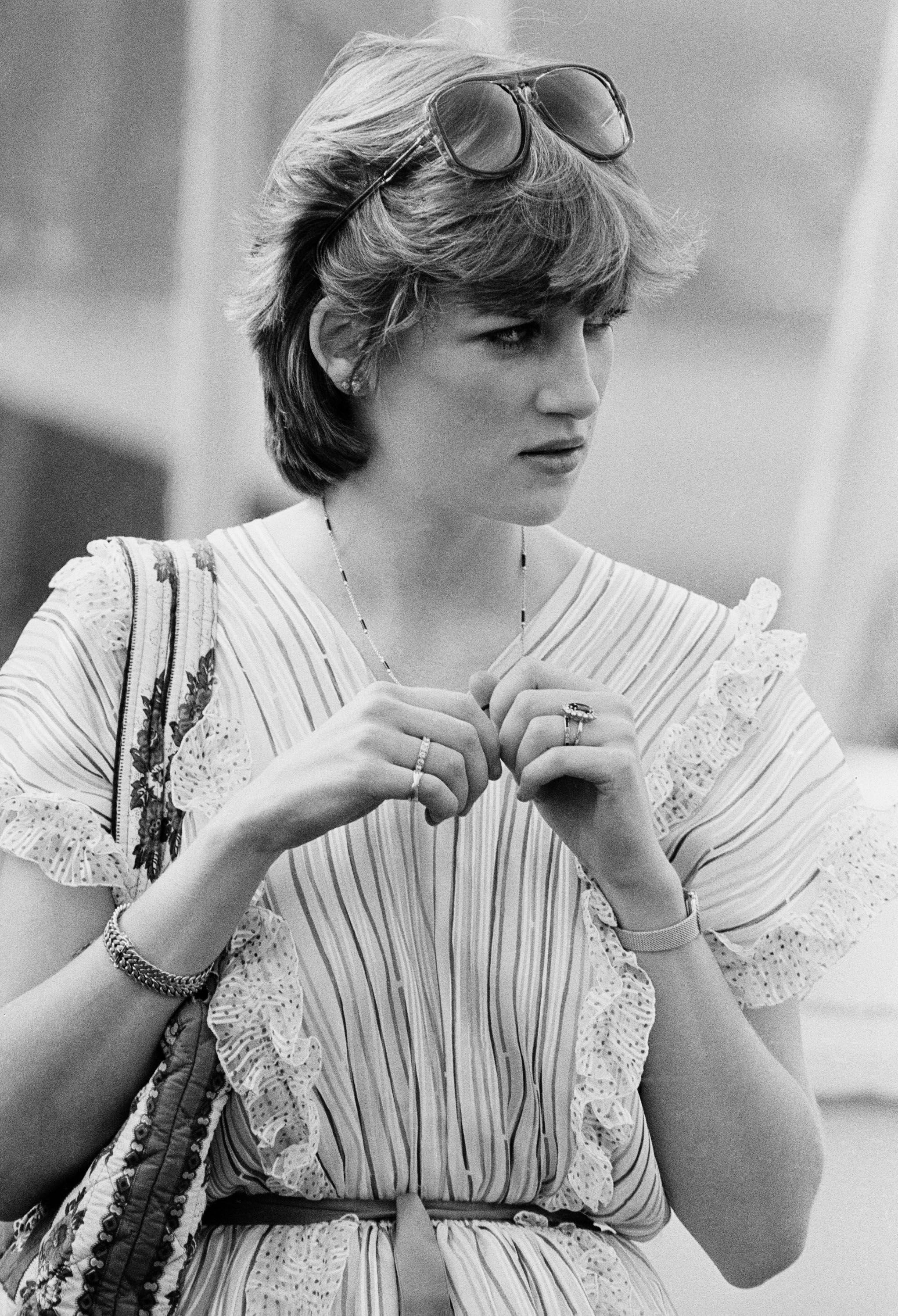 2046x3000 Princess Diana Wallpaper