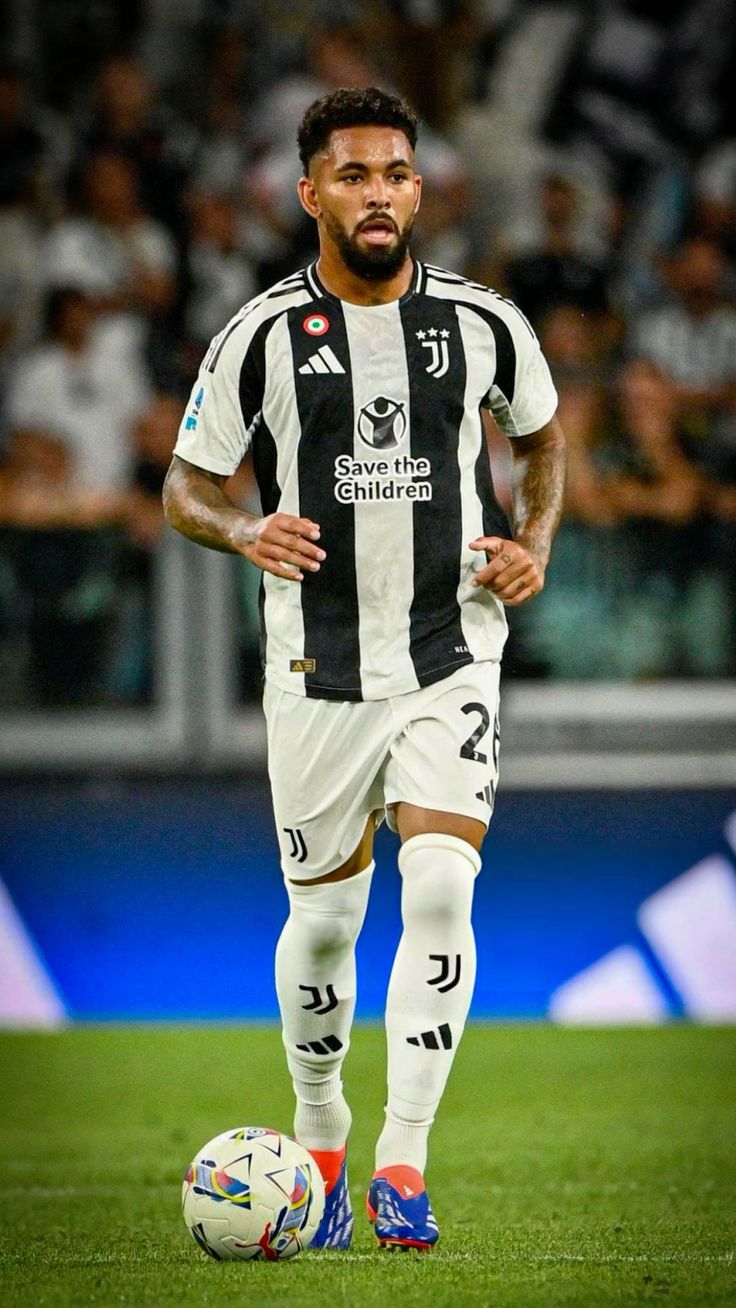736x1308 Douglas Luiz