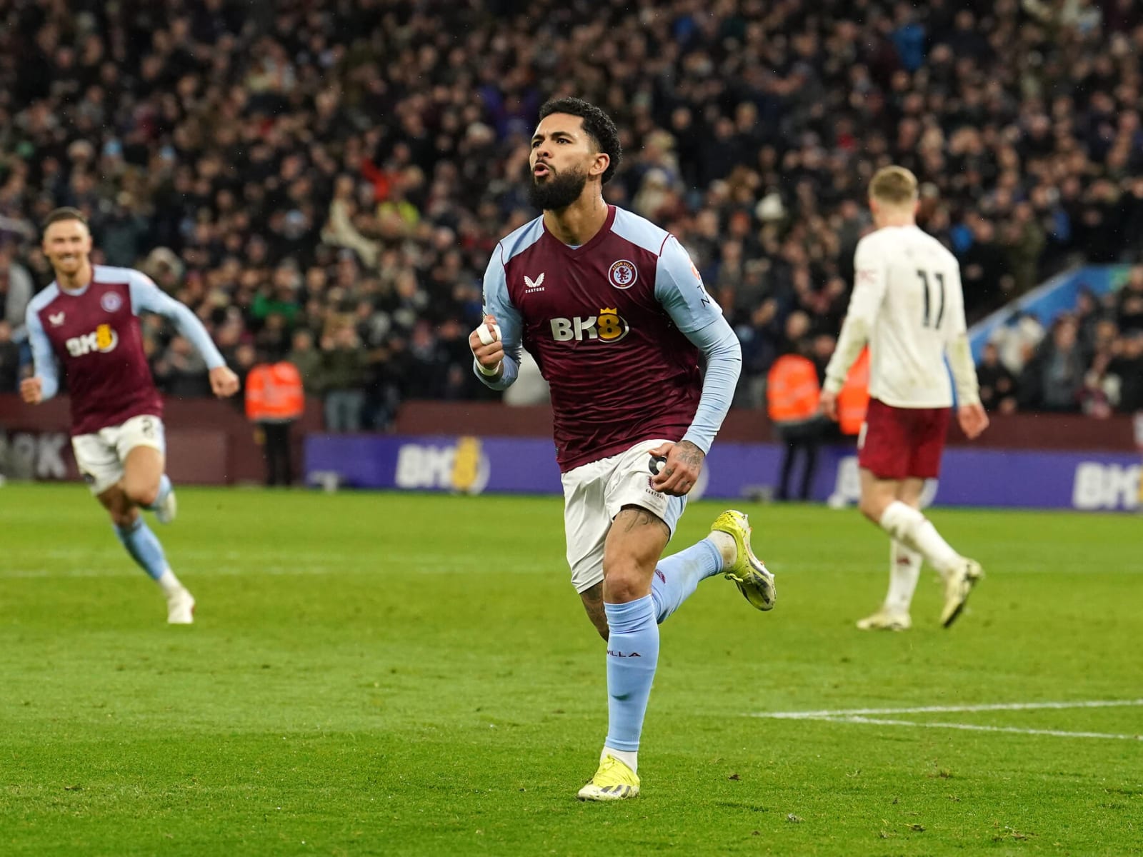 1600x1200 Aston Villa fear Douglas Luiz could join Arsenal if one thing happens