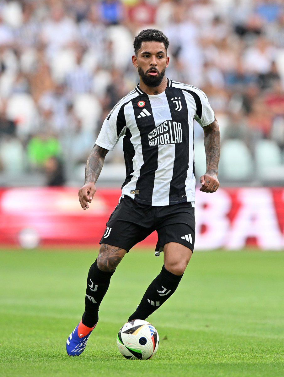 905x1200 Douglas Luiz / Posts / X
