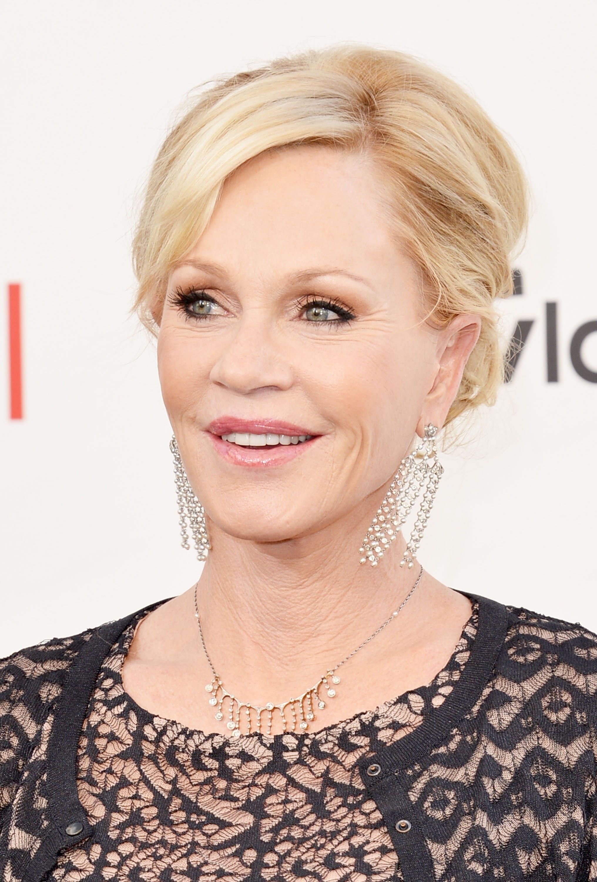 2032x3000 Melanie Griffith Wallpaper