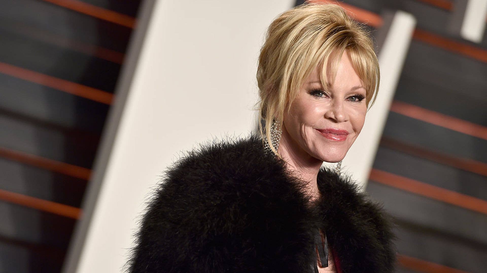 1920x1080 Melanie Griffith, STUNS fans by stripping to underwear for candid photo