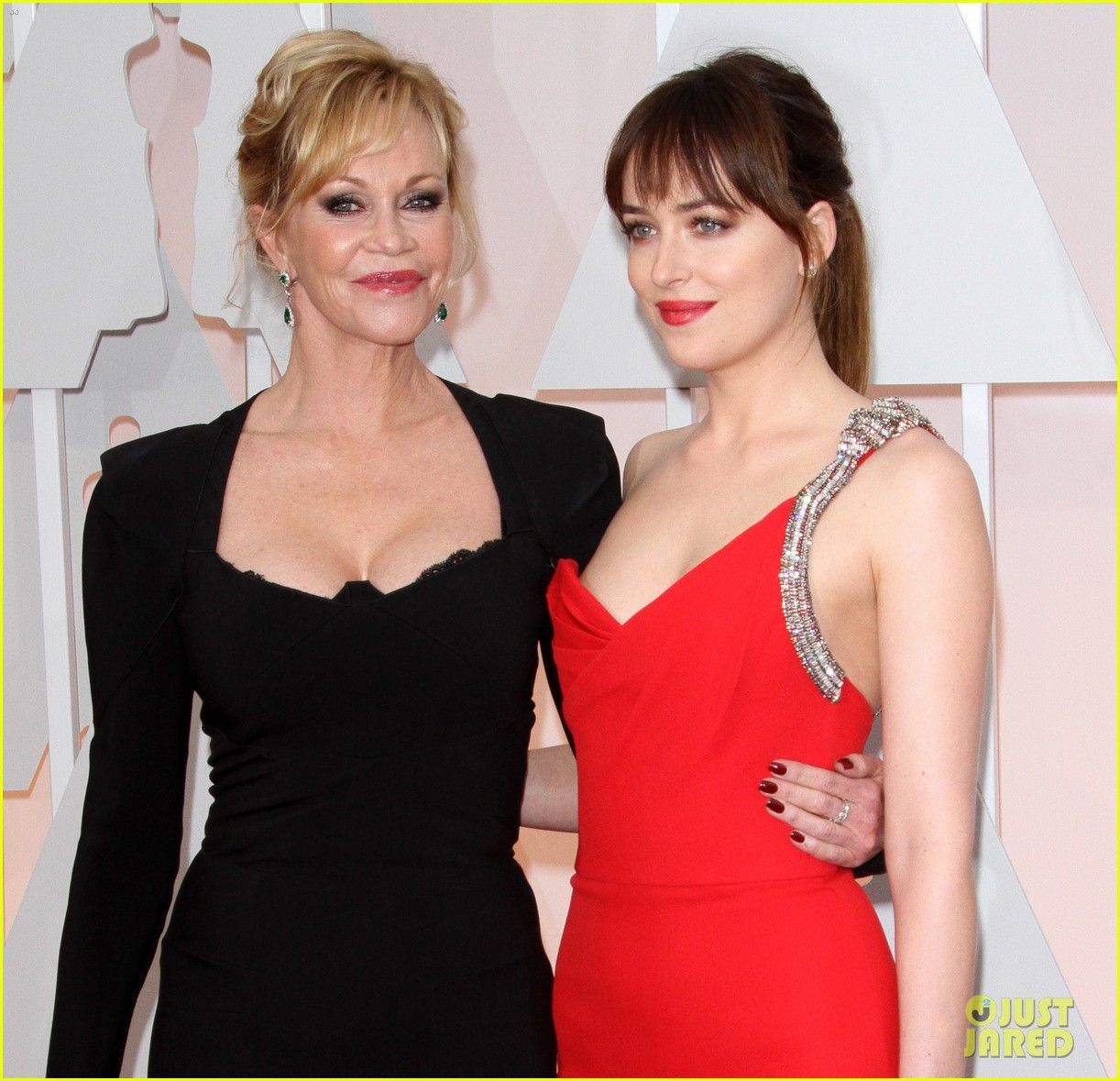 1222x1179 Dakota Johnson Brings Mom Melanie Griffith to Oscars 2015!: Photo 3311681 Oscars, Dakota Johnson, Melanie Griffith, Oscars Photo. Just Jared: Entertainment News