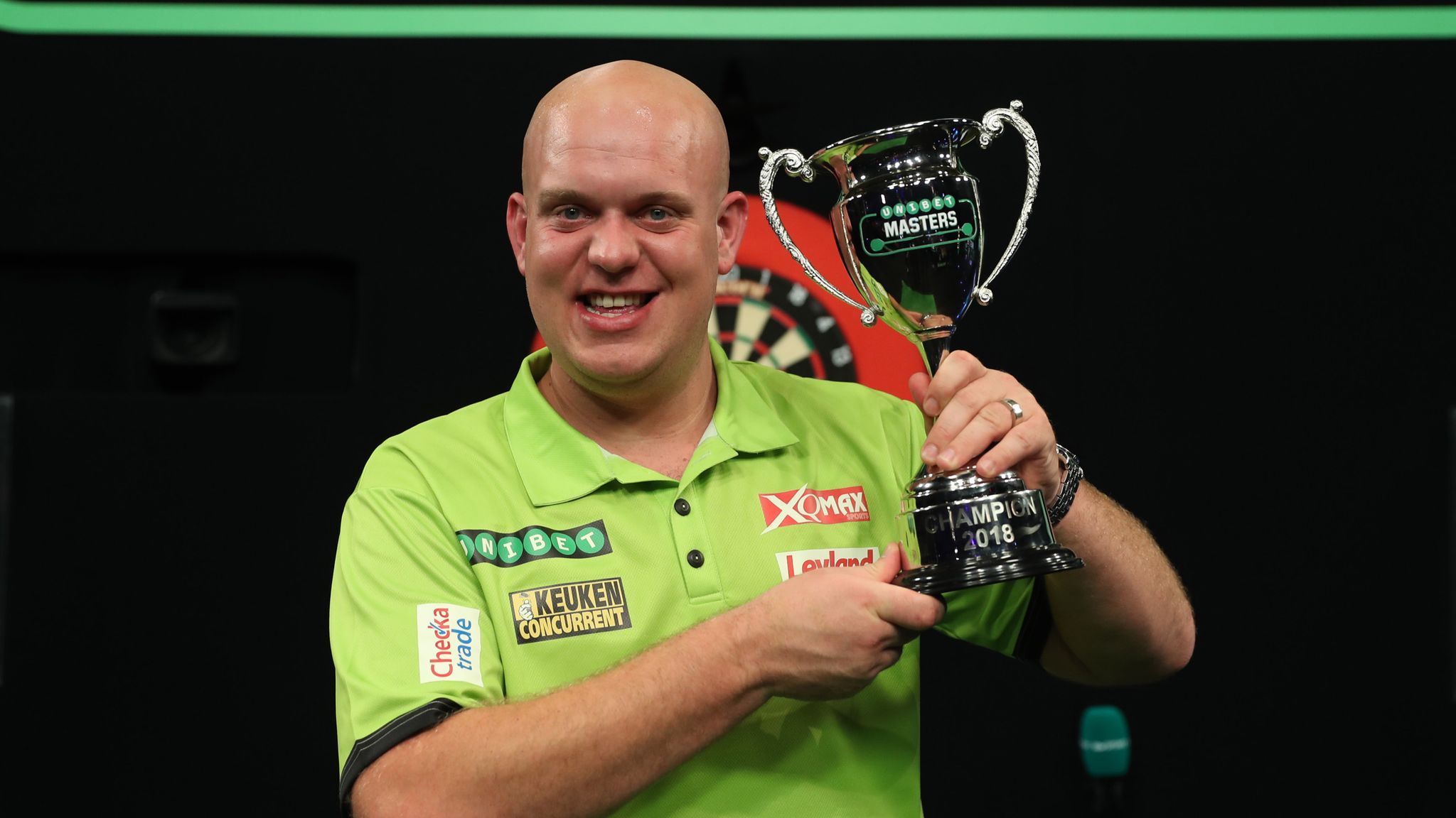2048x1152 Michael van Gerwen beats Raymond van Barneveld to win Masters