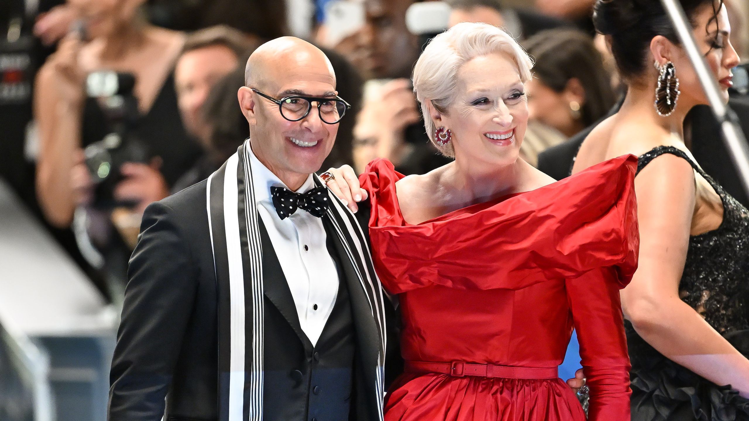 2560x1440 The Devil Wears Prada 2 Stars Meryl Streep and Stanley Tucci Filmed at an Actual Dolce & Gabbana Show