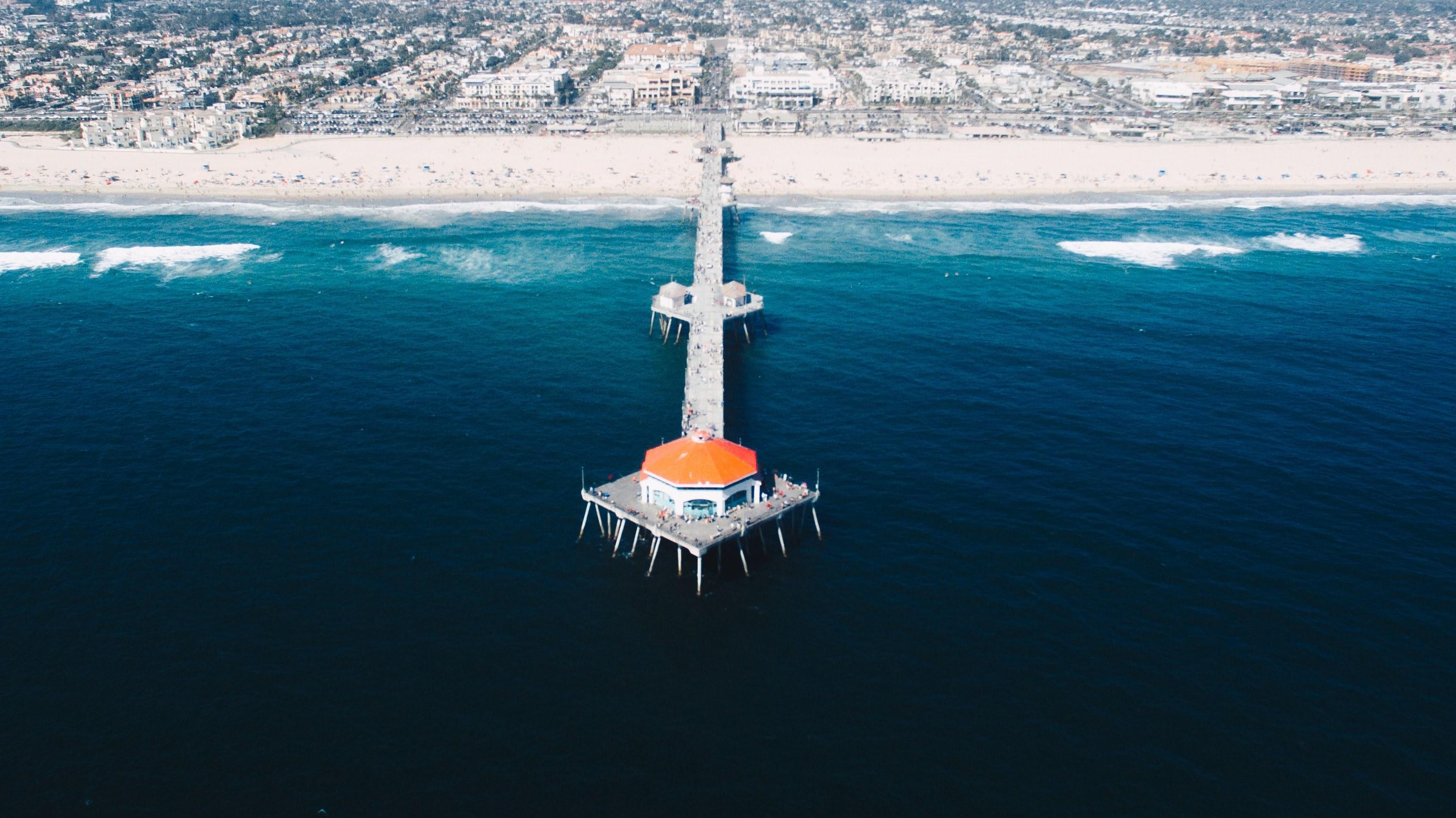 2826x1587 Drone View Of The Pier On The Huntington