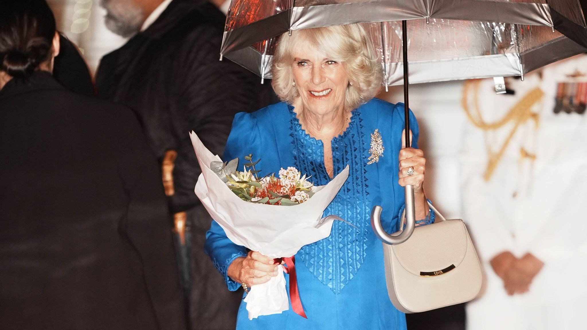2048x1152 Queen Camilla makes young royal fan's dream come true on arrival in Australia
