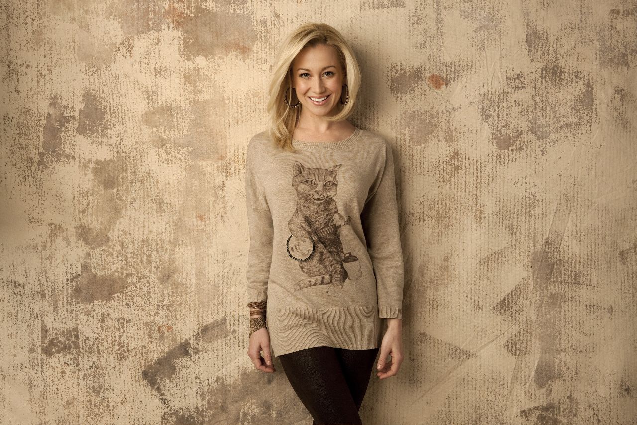 1280x854 Charitybuzz: Meet Kellie Pickler at an Upcoming Concert of Your Choice and Take Home Her Autographed Cat Pride Sweater and CD