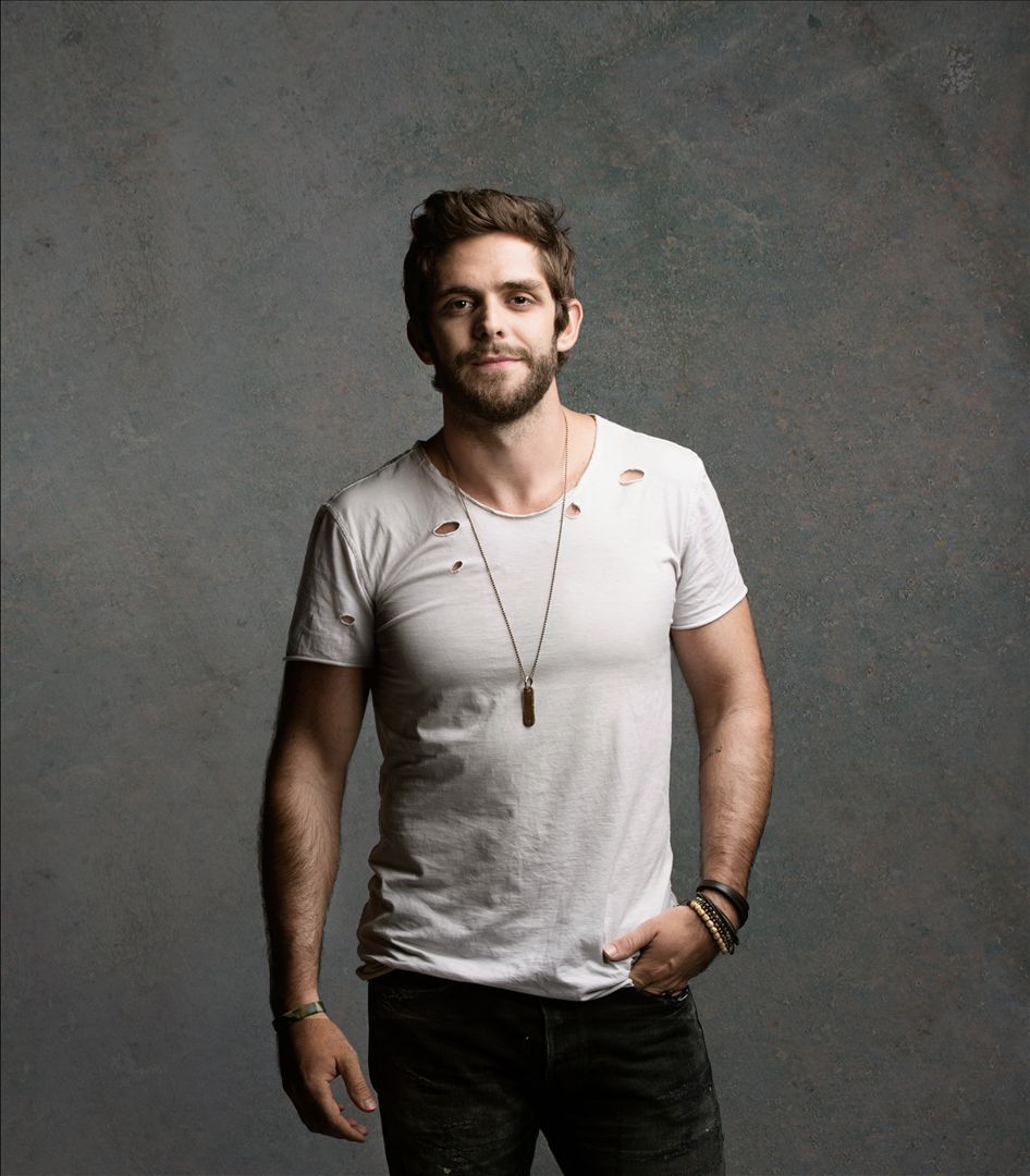 946x1080 Thomas Rhett