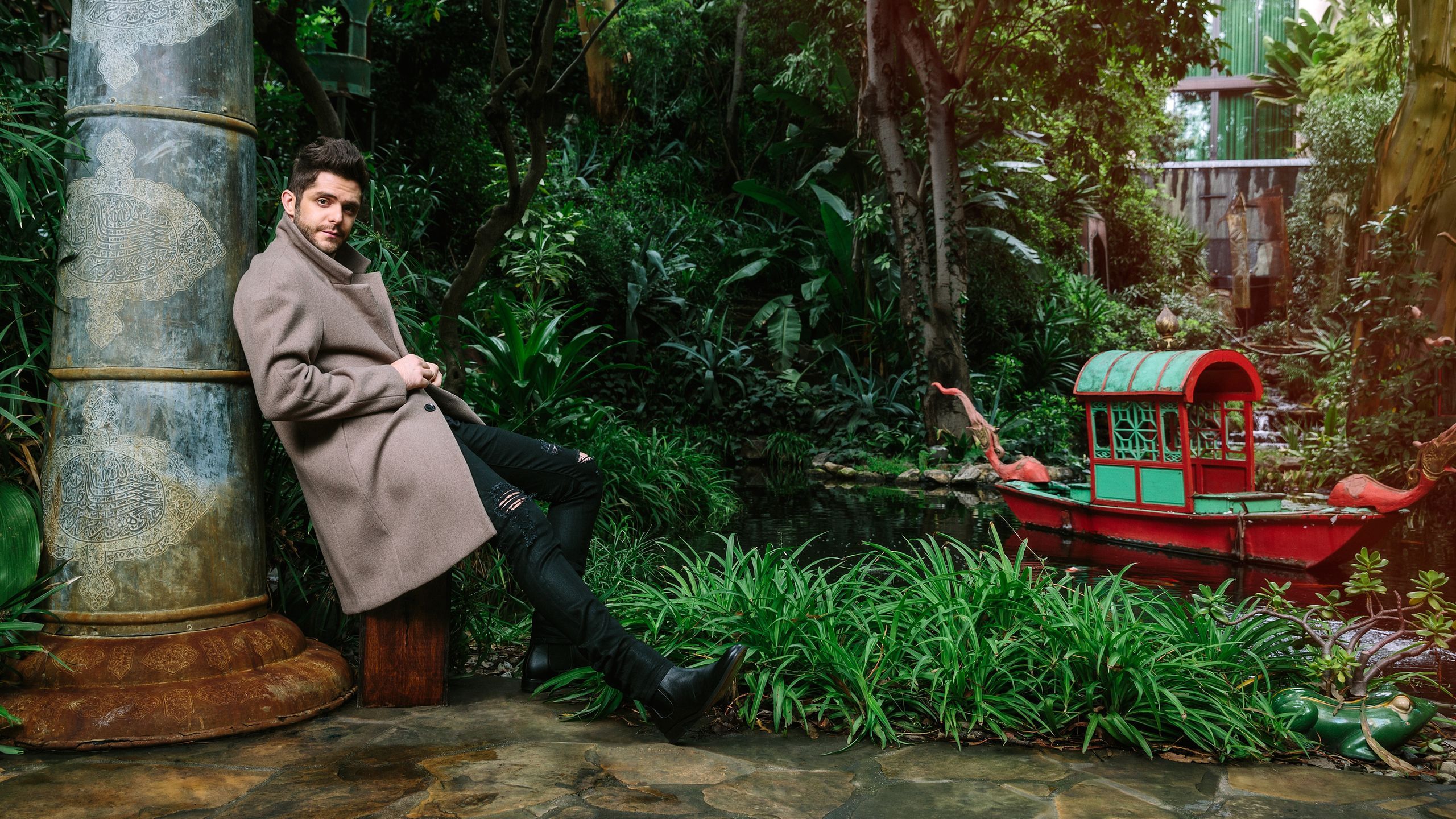 2560x1440 Thomas Rhett Has a New Song and a New Direction