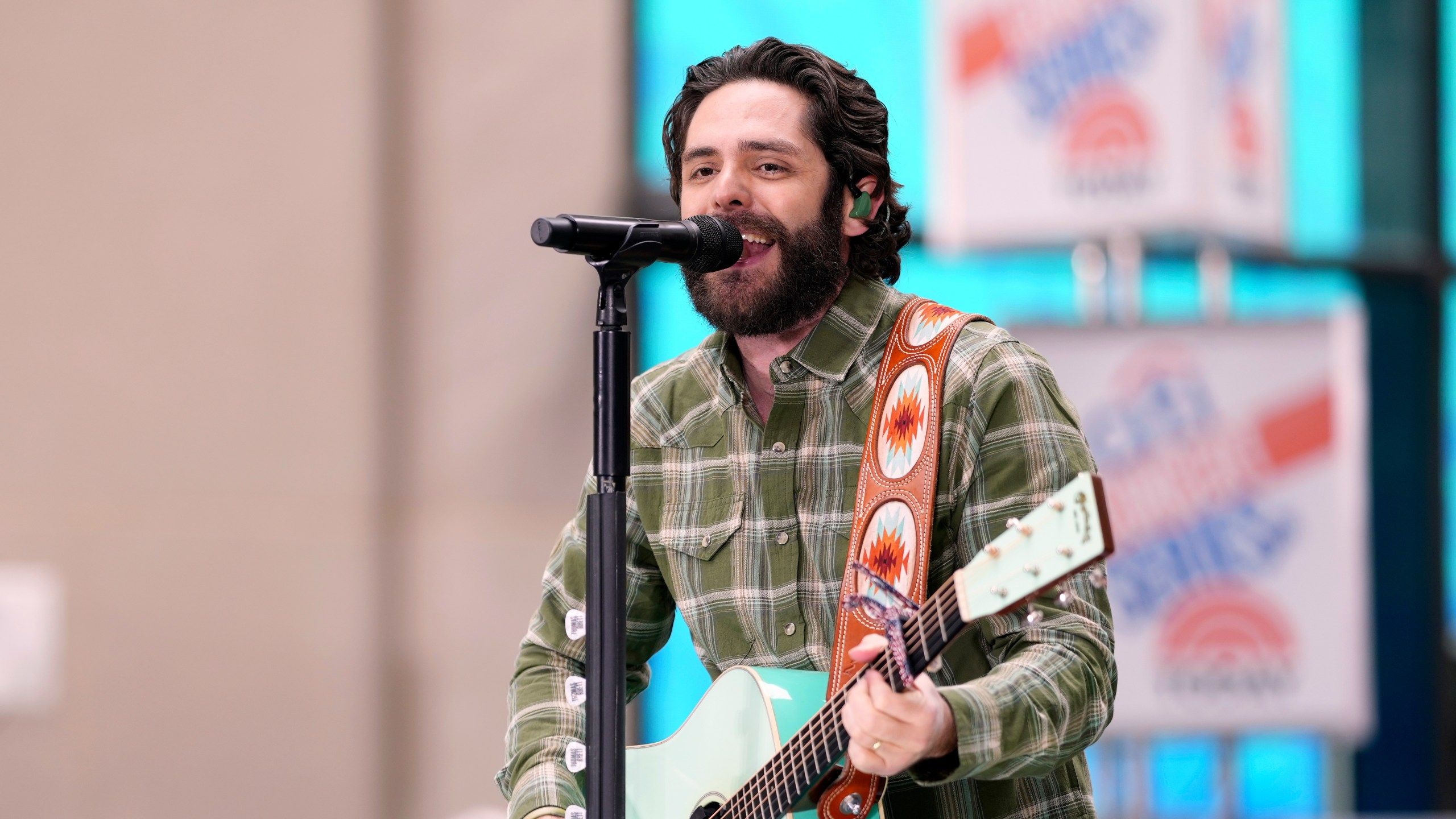 2560x1440 Thomas Rhett To Perform At Knoxville's Thompson Boling Arena