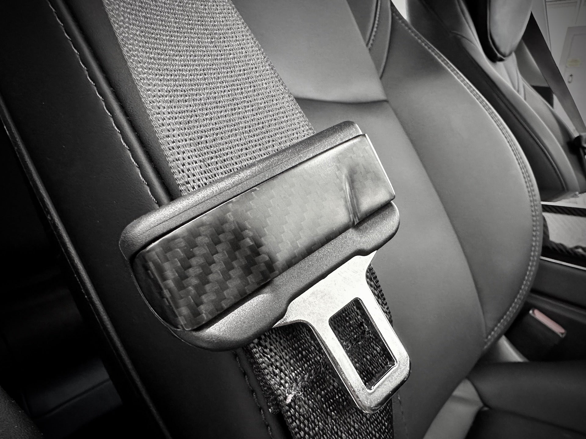 1920x1440 Tesla Model 3 Real Carbon Fiber Seat Belt Fascia Cover (2pc)