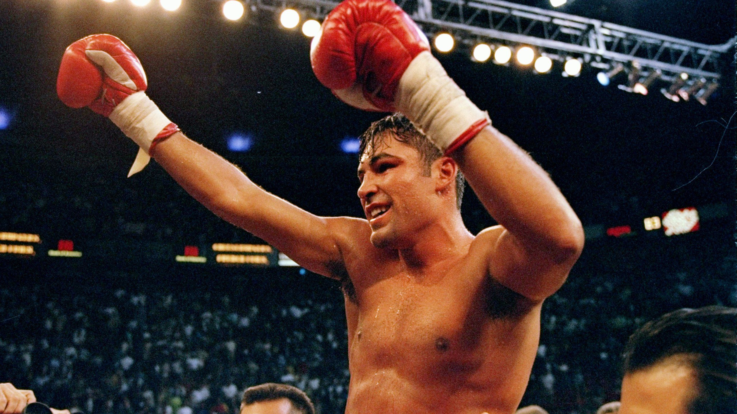 2560x1440 Oscar de la Hoya anuncia que tiene COVID- no participará en próxima pelea
