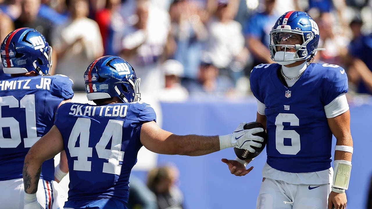 1280x720 Giants' Jaxson Dart makes immediate impact in first NFL start