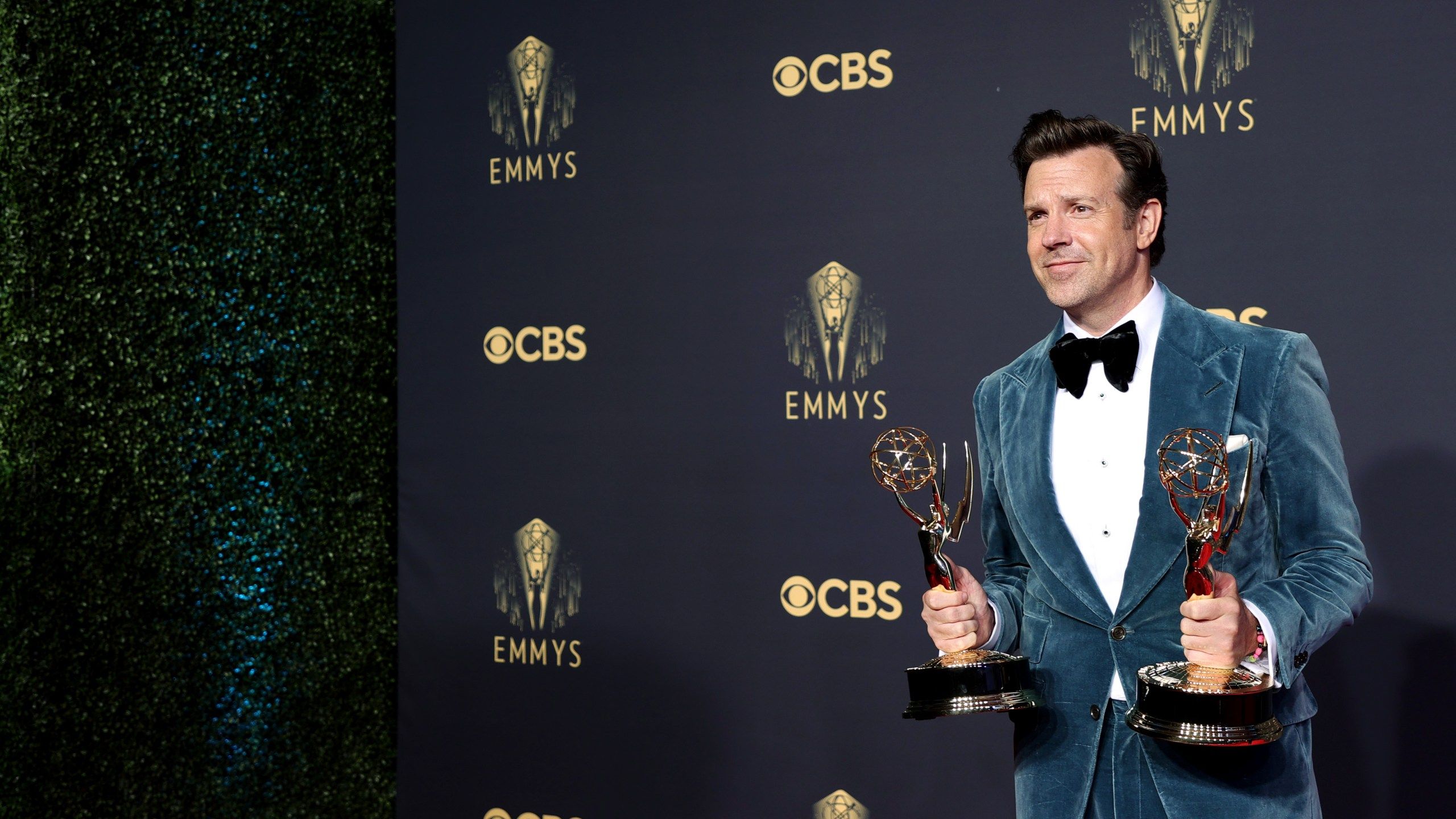 2560x1440 Jason Sudeikis and Ted Lasso win Emmy Awards