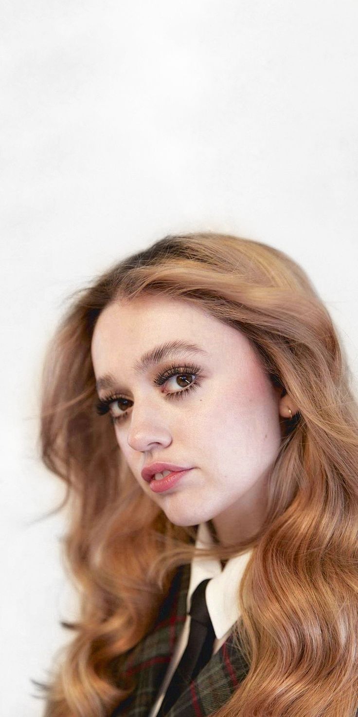 736x1472 wallpaper Aimee Lou Wood