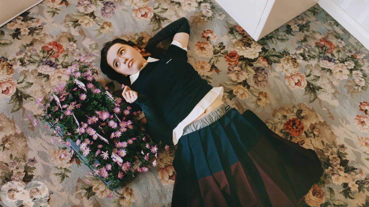 1280x720 Aimee Lou Wood Checks Out of 'The White Lotus'