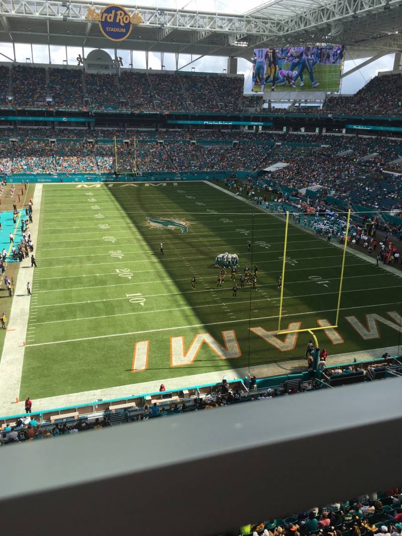 800x1066 Hard Rock Stadium Wallpaper