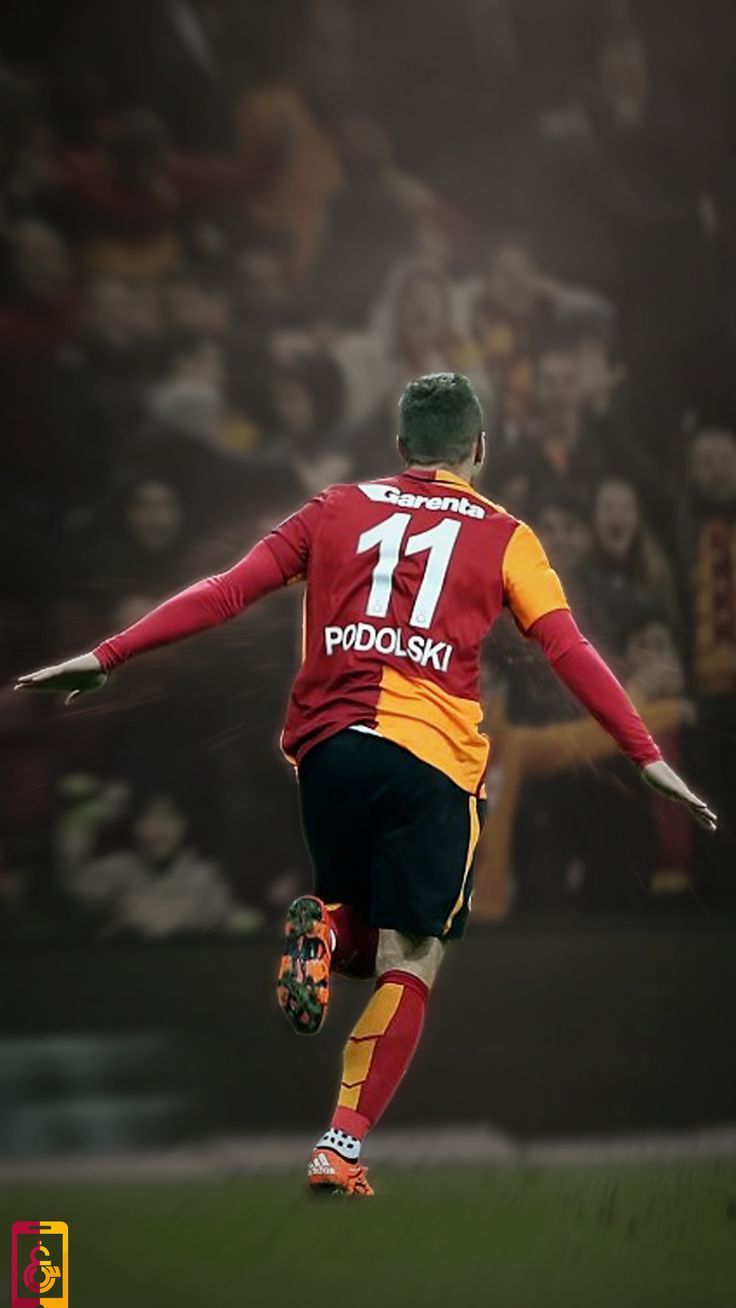 736x1308 Lukas Podolski