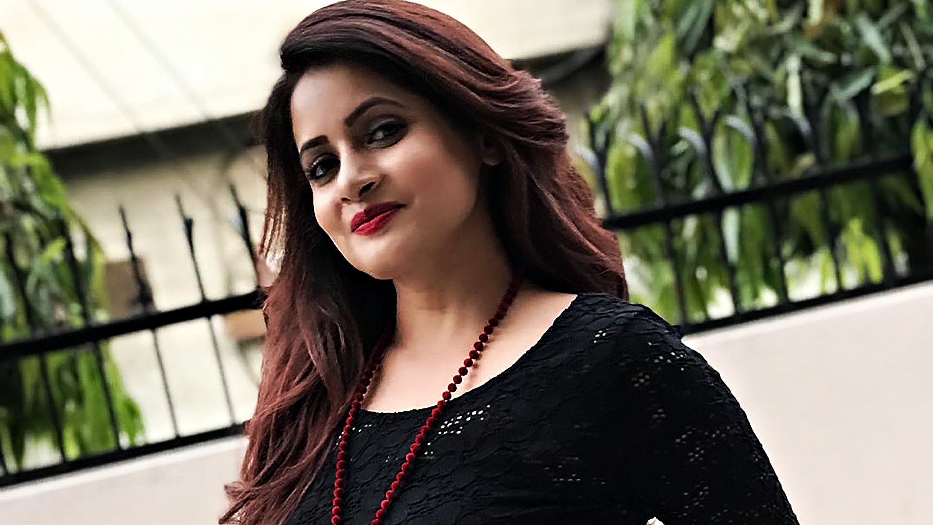 1920x1080 Singer Miss Pooja Background Wallpaper 51999