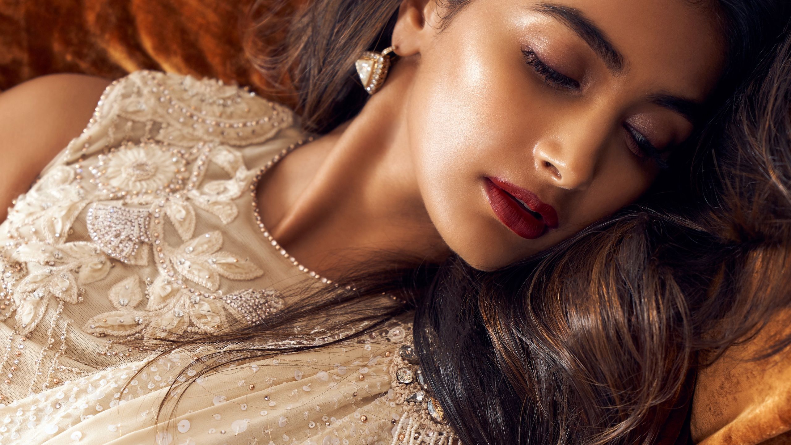 2560x1440 Miss India Pooja Hegde 4K Wallpaper