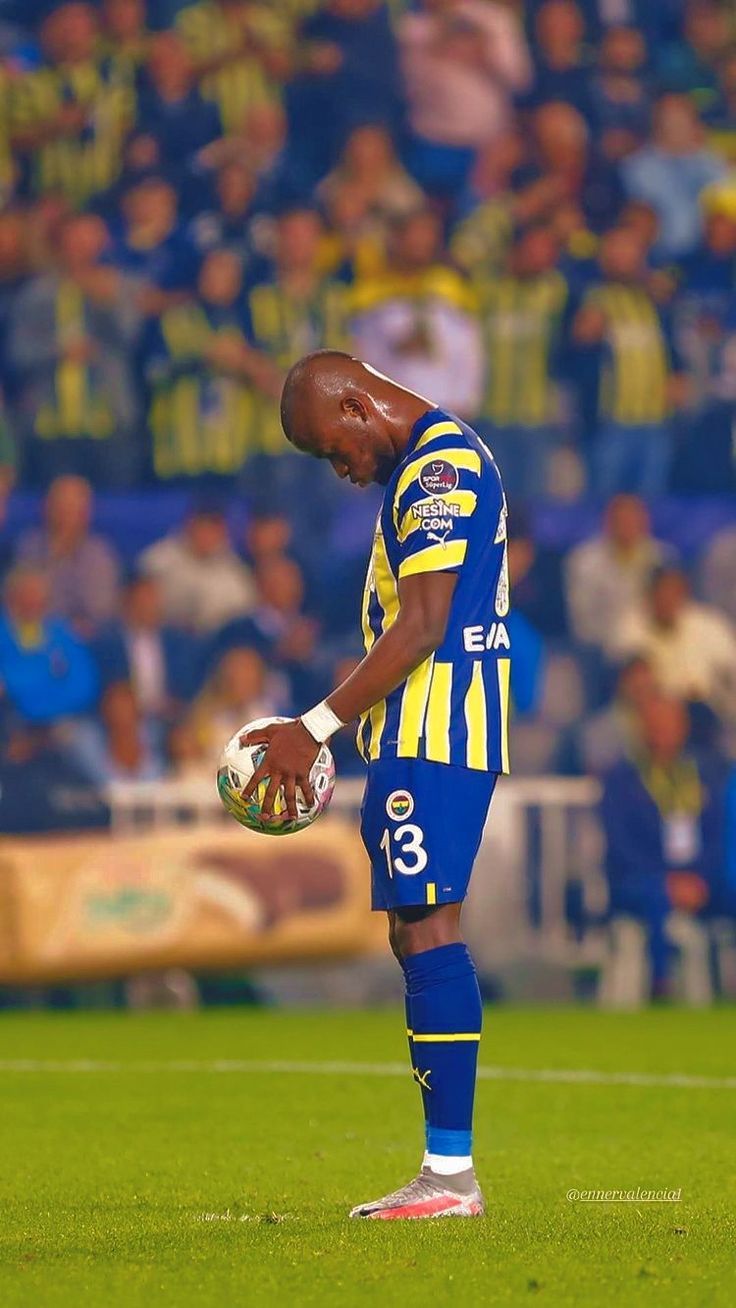 736x1308 Günay Hrüstem adlı kullanıcının Quick Saves panosundaki Pin. Mavi fener, Futbol alıntıları, Futbolcular