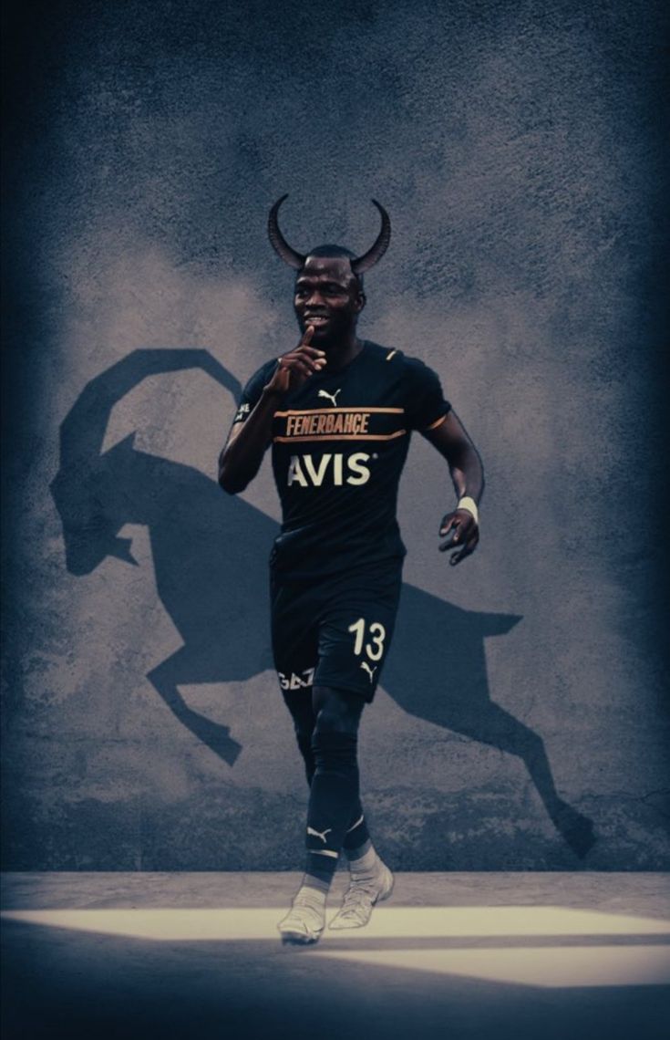 735x1140 Enner Valencia