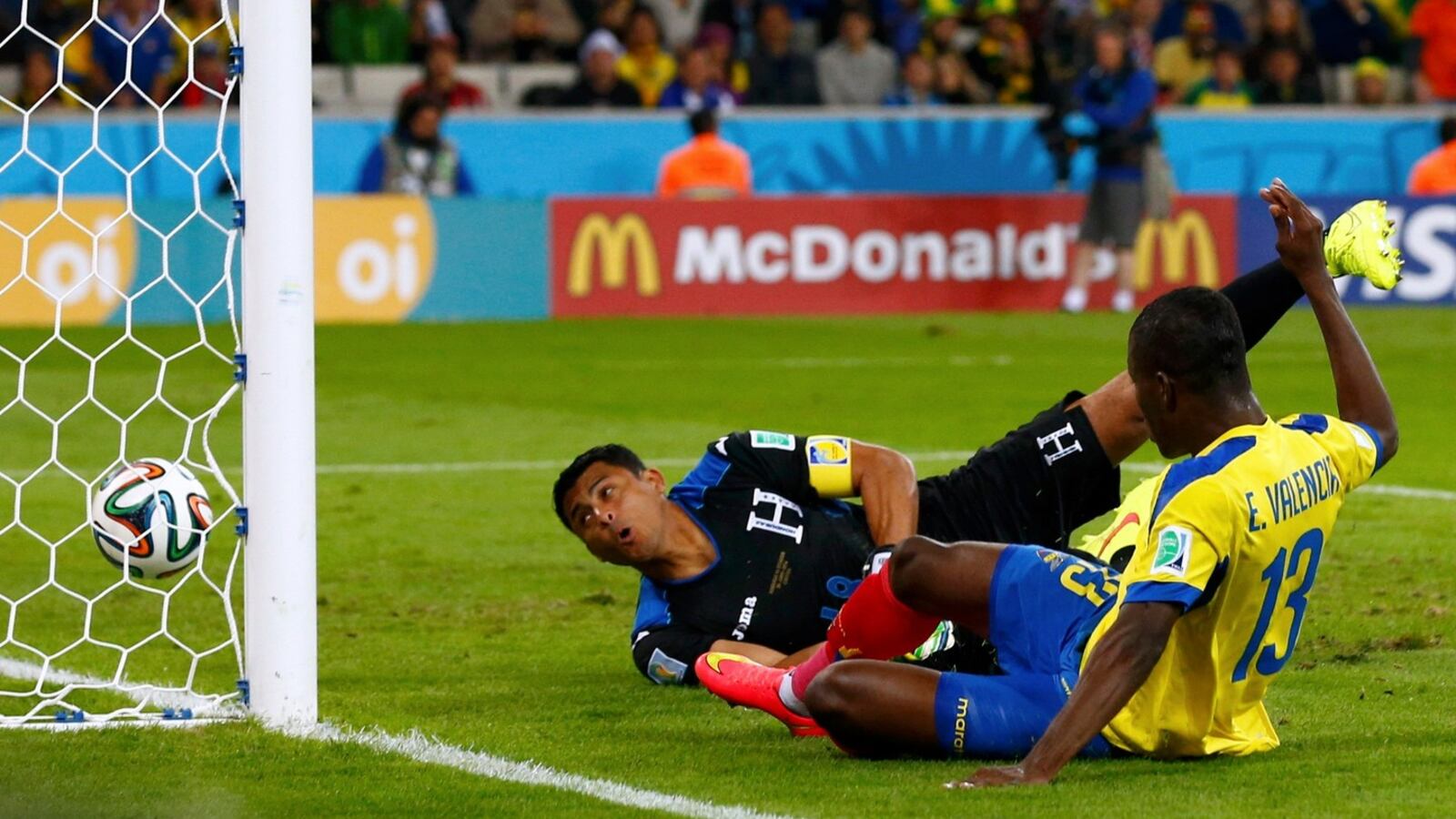 1600x900 Enner Valencia double helps Ecuador keep their hopes alive