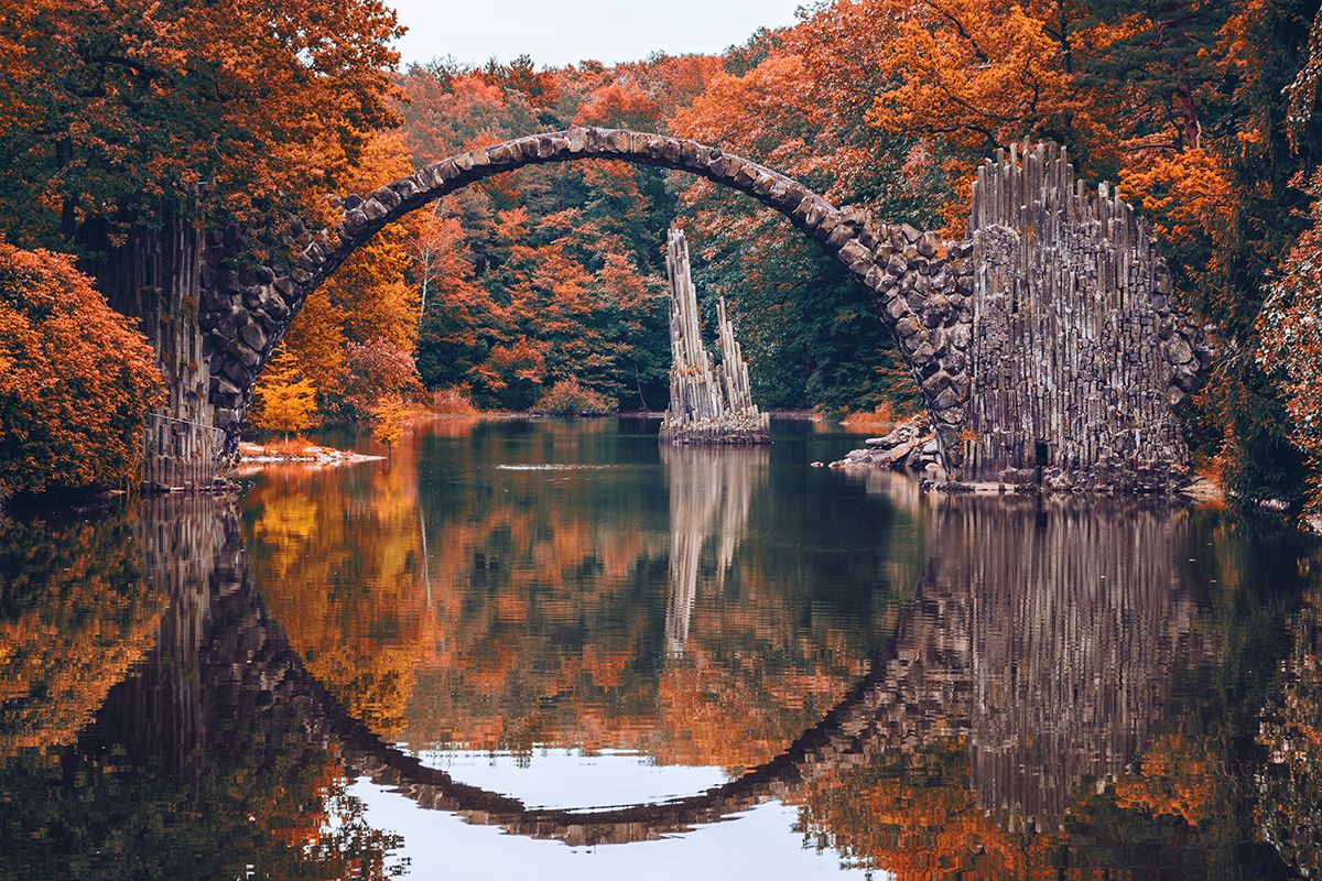 1200x800 Elegant Stone Arch Bridge Autumn Lake Wallpaper®