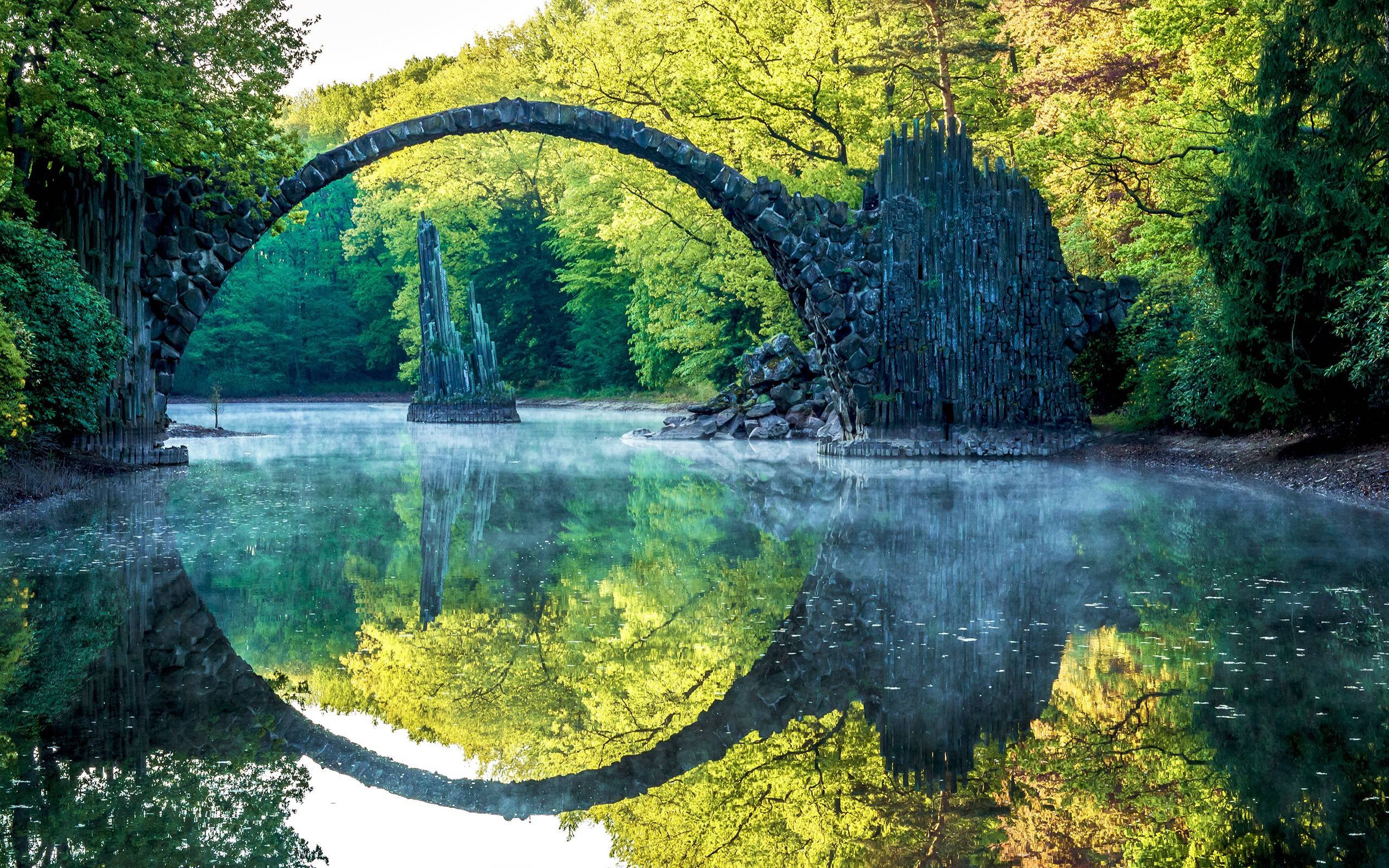 2560x1600 Gorgeous Bridge in Germany [2560x1600]