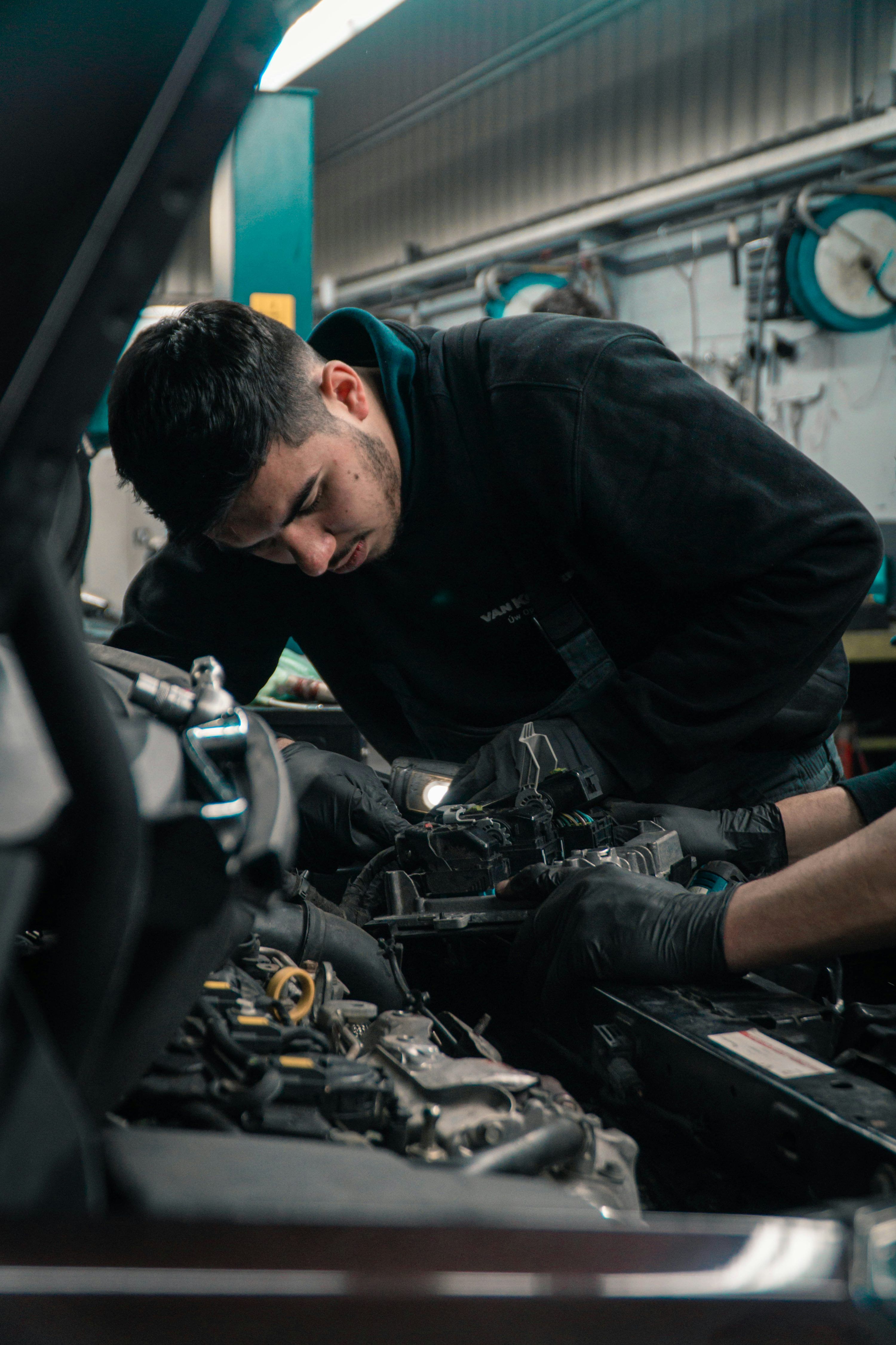 3000x4500 Mechanics Picture. Download Free Image